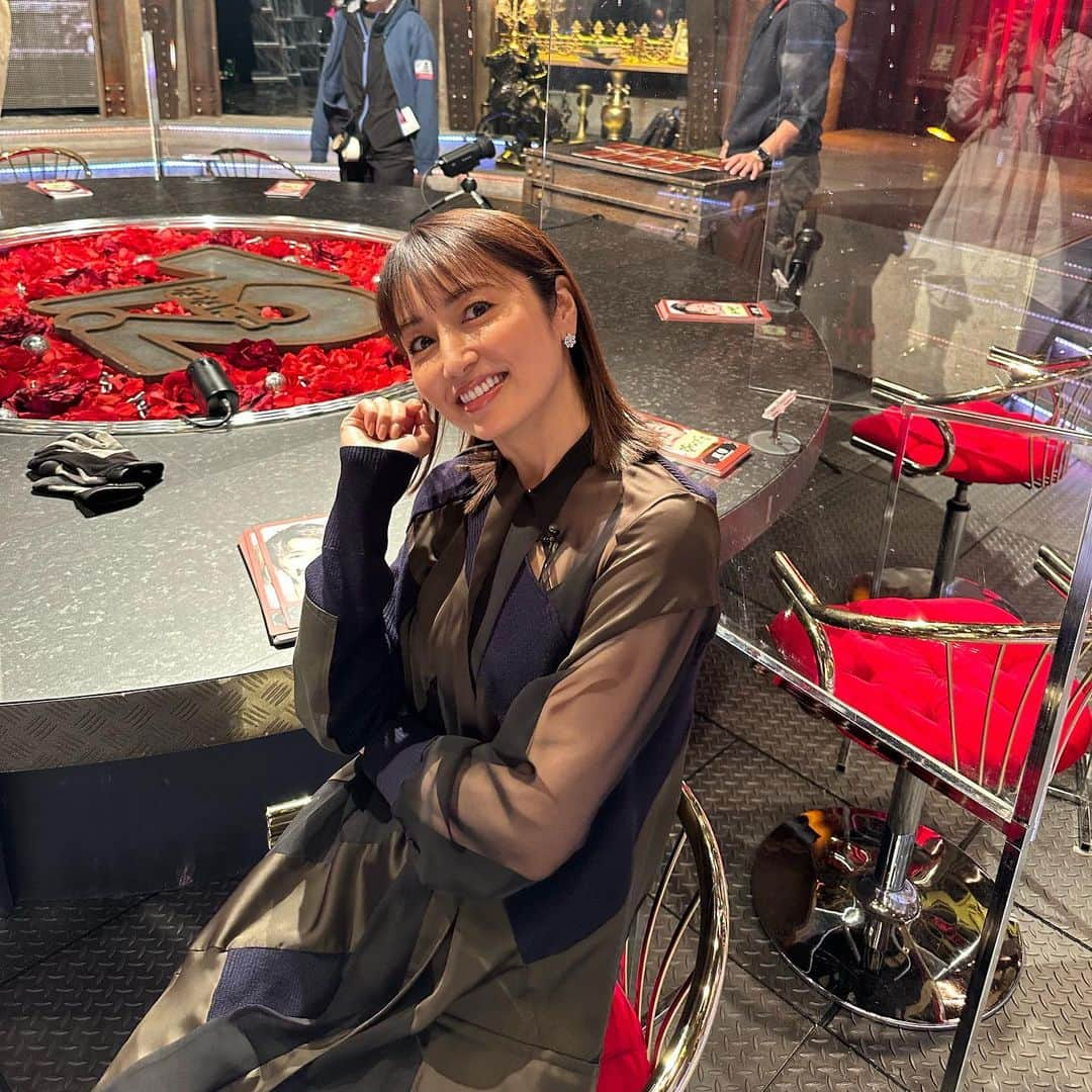 矢田亜希子さんのインスタグラム写真 - (矢田亜希子Instagram)「楽しかったーーー！！！ #ななにー#abematv #生放送#人狼#人狼ゲーム#楽しすぎた#またやりたい‼︎#abemaで視聴できます 衣装のワンピース @sacaiofficial  可愛い💕 ジュエリー💎 @chopard  キラキラ💎💗可愛すぎた💎 靴 @jimmychoo  なんて可愛い💕リボンのお靴🎀」12月4日 23時28分 - akiko_yada