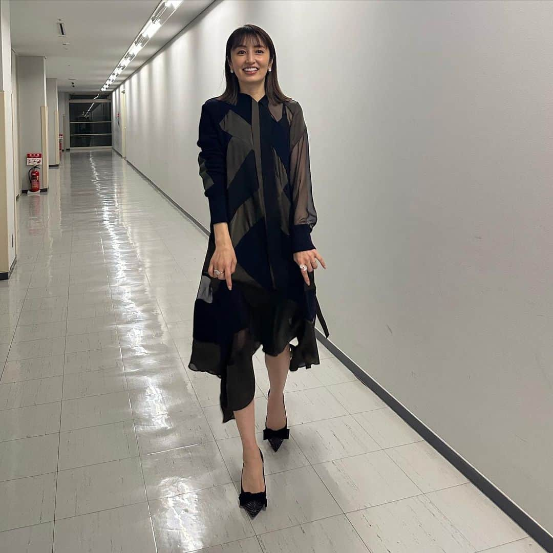 矢田亜希子さんのインスタグラム写真 - (矢田亜希子Instagram)「楽しかったーーー！！！ #ななにー#abematv #生放送#人狼#人狼ゲーム#楽しすぎた#またやりたい‼︎#abemaで視聴できます 衣装のワンピース @sacaiofficial  可愛い💕 ジュエリー💎 @chopard  キラキラ💎💗可愛すぎた💎 靴 @jimmychoo  なんて可愛い💕リボンのお靴🎀」12月4日 23時28分 - akiko_yada