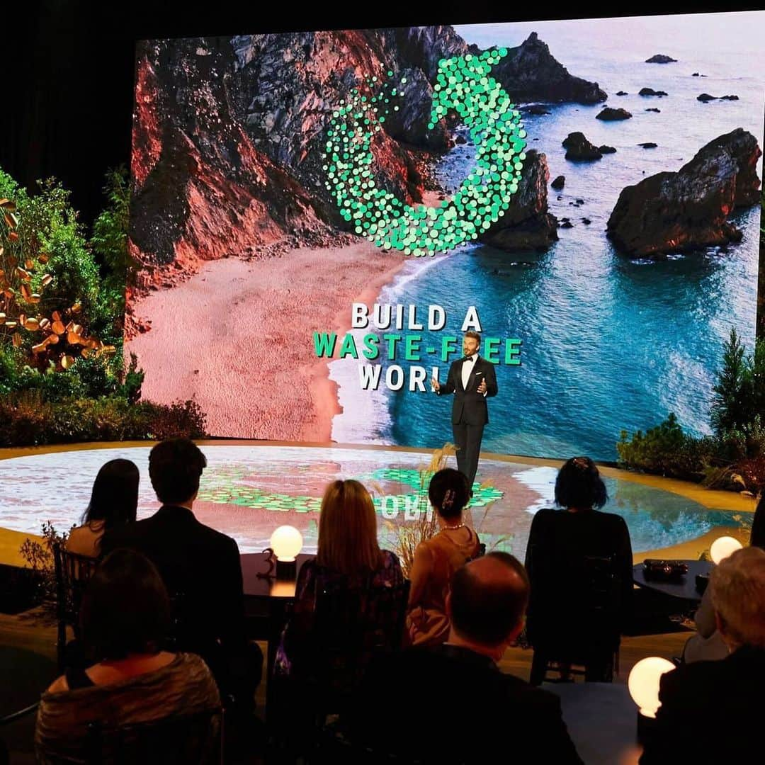 デビッド・ベッカムさんのインスタグラム写真 - (デビッド・ベッカムInstagram)「It was great to attend #EarthshotBoston2022 as we celebrated an incredible group of entrepreneurs and innovators. Each representing a ground-breaking solution to repair and regenerate our planet 🌎 @earthshotprize」12月4日 23時51分 - davidbeckham