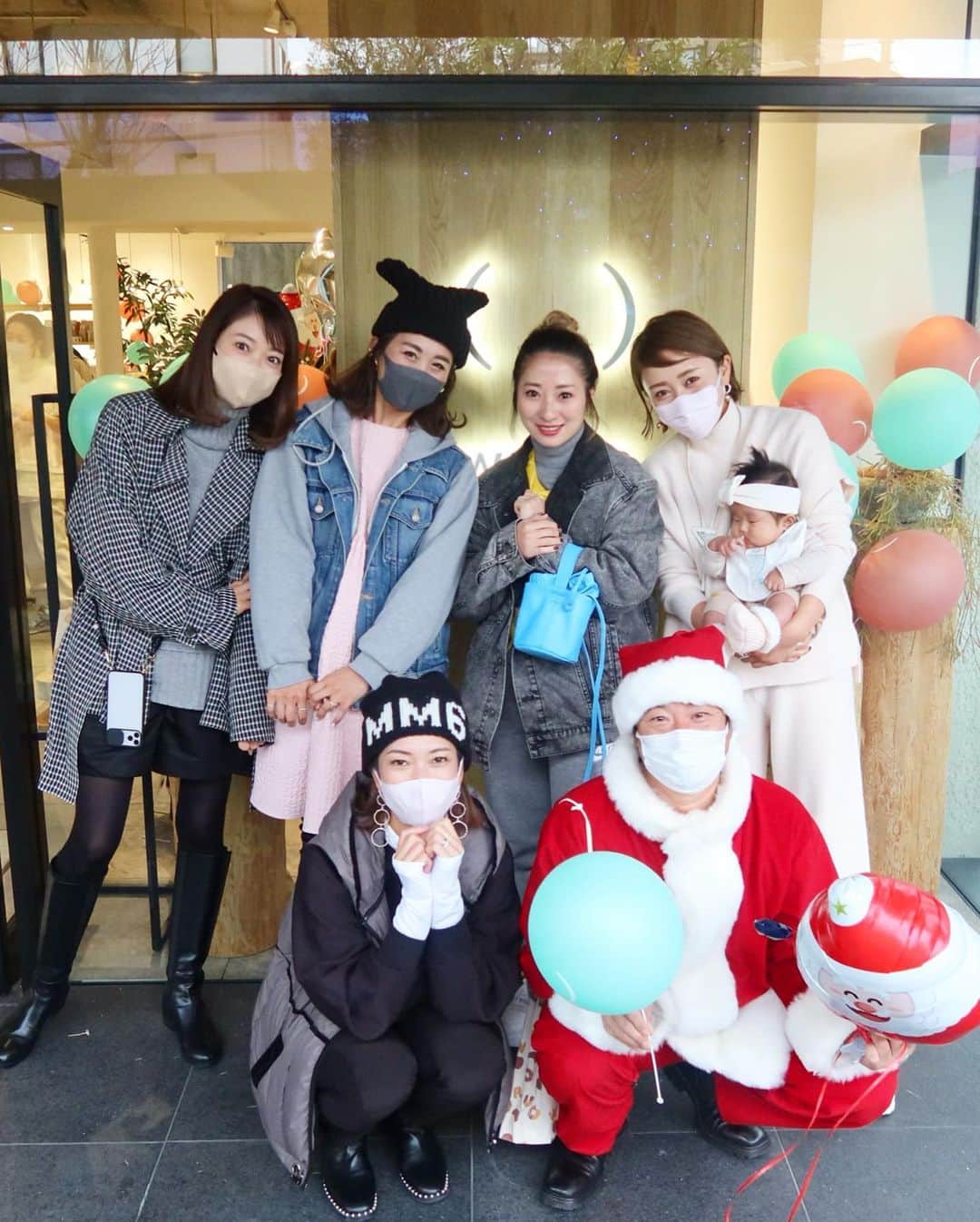Mai Wakimizuさんのインスタグラム写真 - (Mai WakimizuInstagram)「昨日は @wrium_jpのクリスマスイベントへ♡毎年12月に楽しみにしてるイベントの一つ♡この時期何かと使える @threem.officialのクリスマストッパーと、セレクトで置いてる子供服をあれやこれやとお買い物♡待ち合わせしてなくてもお友達が大集合でワチャワチャと楽し過ぎた＼(^o^)／娘は @masacoshonakaにお祝いでもらった上下wriumコーデでしっかり参加でした♡私のcoordinateは最後に♡ #wrium#生後4ヶ月#女の子ベビー#女の子ママ」12月5日 8時42分 - wakkin__m