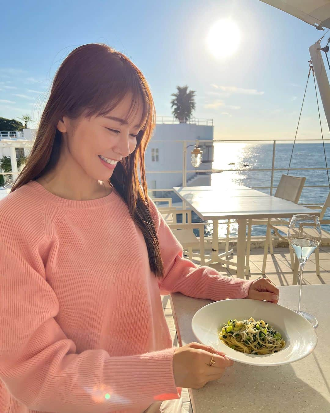 佐野真彩さんのインスタグラム写真 - (佐野真彩Instagram)「逗子の佐島でランチ🍴 テラスで海を眺めながら🥂 眩しすぎてサングラスの貸し出しがありました。笑  さて、今週も始まりました！ 投稿が溜まっているのでインスタもアップしていきます🥰  #逗子ランチ　#逗子グルメ　#cadune #佐島ランチ　#佐島グルメ　#azzurramaresajima」12月5日 13時15分 - sano.maya