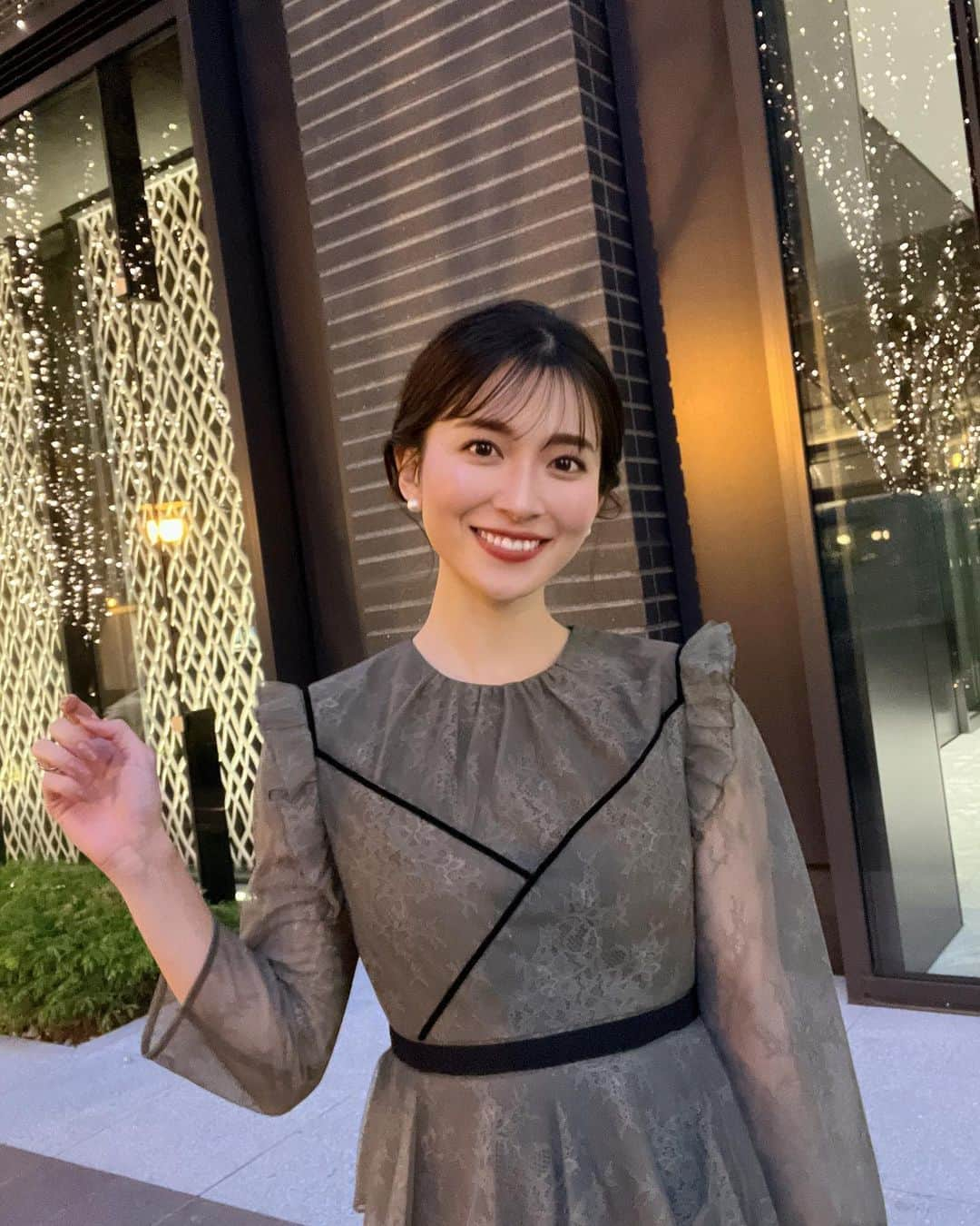 山本里菜さんのインスタグラム写真 - (山本里菜Instagram)「. お呼ばれスタイル❤︎✨  Lejaのワンピースがお気に入りです😊🫶デザインも可愛いしカラーバリエーションもたくさんあるからいつも迷っちゃう💕  ドレスを着るとテンション上がりますよね🥰  #お呼ばれコーデ  #お呼ばれドレス  #ドレス #ワンピース #お呼ばれヘア」12月5日 16時13分 - rinayamamoto_0622