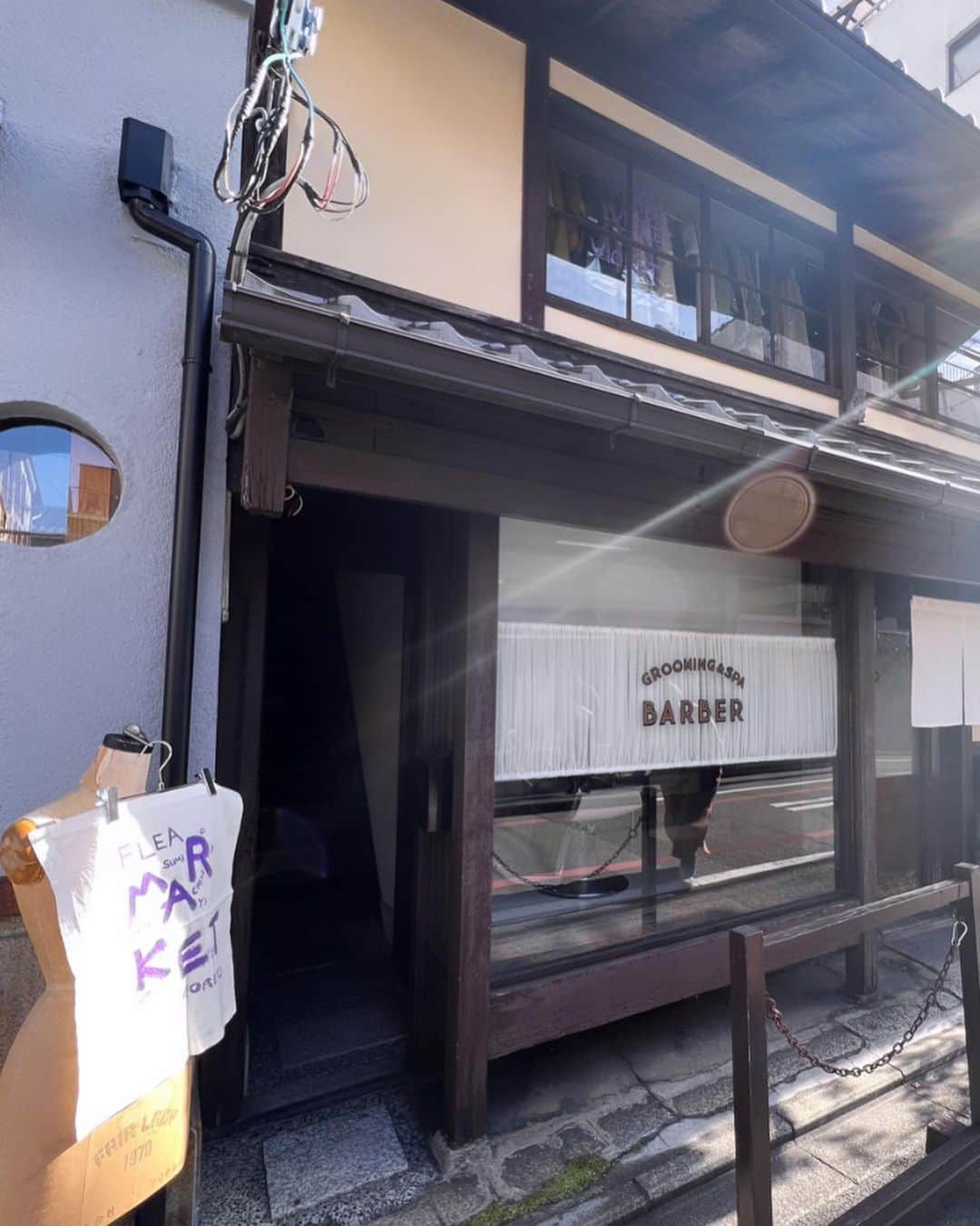 安田美沙子さんのインスタグラム写真 - (安田美沙子Instagram)「フリマin kyoto 無事に終わりました！ 沢山来てくださり、ありがとうございました🤍  初対面の人も多かったのに、みんな仲良くなり、腹を抱えて笑い。。  京都の風景や、美味しい食事とともに、素敵な思い出になりました。  まだ、余韻に浸っています。  @warholpopart をみにいきました。  美術館まで行く時間は、なかったから、また第二弾もやりたいです！！  スーツケースをひく息子❤️  #kyoto #japan #freamarket #thanks」12月5日 16時32分 - yasuda_misako