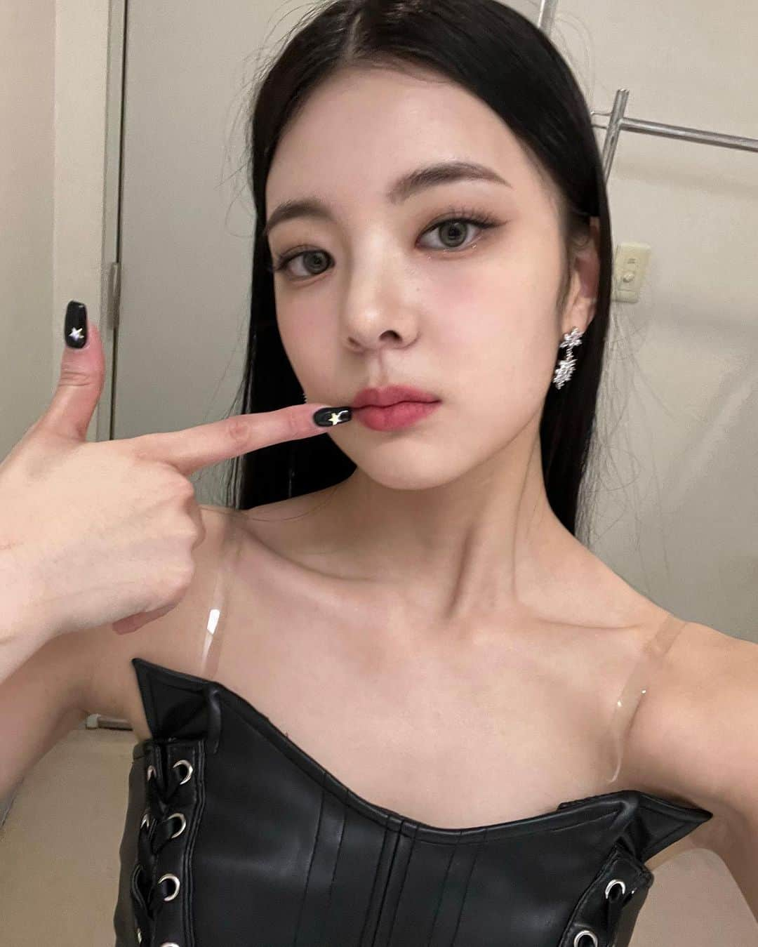 ITZYさんのインスタグラム写真 - (ITZYInstagram)「CHESHIRE 첫 공개 🖤🐈‍⬛ #2022MAMA」12月5日 17時17分 - itzy.all.in.us