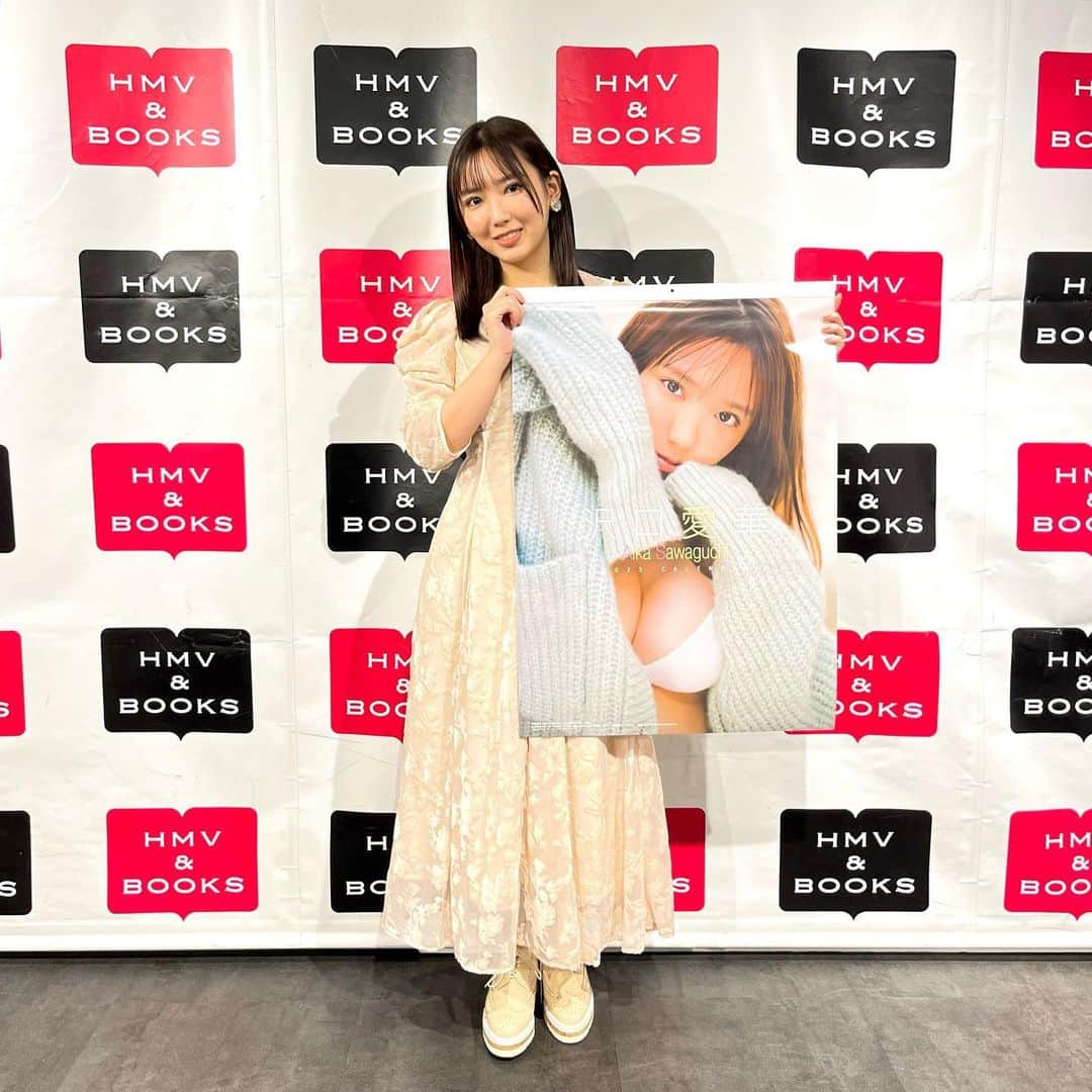 沢口愛華さんのインスタグラム写真 - (沢口愛華Instagram)「カレンダーイベント✍️  昨日は 『沢口愛華2023年カレンダー』発売記念イベントでした〜✨  ファンの方とお会いすることができてご機嫌な沢口だったのでした😌💓  今回たくさんニュース記事にしていただいているので、 そちらも是非ご覧ください！  2022年も残りあとわずか…。 2023年も何卒よろしくお願いいたします〜🎈  #沢口愛華 #2023年カレンダー #カレンダーイベント #来年もよろしくお願いします」12月5日 17時29分 - sawaguchi_aika_official