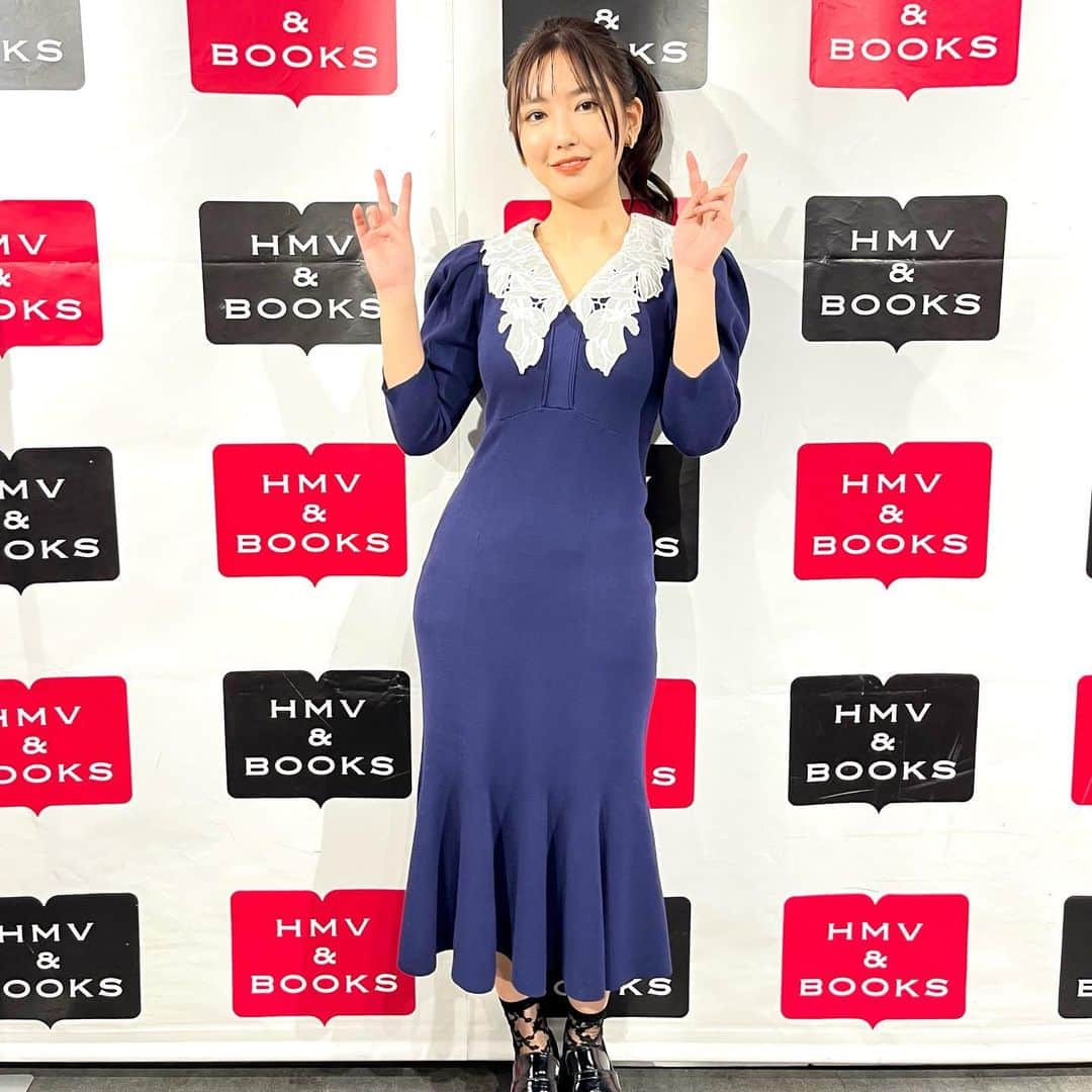 沢口愛華さんのインスタグラム写真 - (沢口愛華Instagram)「カレンダーイベント✍️  昨日は 『沢口愛華2023年カレンダー』発売記念イベントでした〜✨  ファンの方とお会いすることができてご機嫌な沢口だったのでした😌💓  今回たくさんニュース記事にしていただいているので、 そちらも是非ご覧ください！  2022年も残りあとわずか…。 2023年も何卒よろしくお願いいたします〜🎈  #沢口愛華 #2023年カレンダー #カレンダーイベント #来年もよろしくお願いします」12月5日 17時29分 - sawaguchi_aika_official