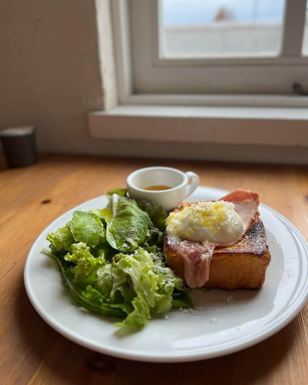 まいまいさんのインスタグラム写真 - (まいまいInstagram)「*＊ 琵琶湖近くのカフェ☕️🥐 「CLUB HARIE J'oublie le temps」 バウムクーヘンで有名なクラブハリエの パン専門店みたいで行ってきたよ✨ 可愛い店内でパンの種類も豊富で 視覚も味覚も楽しめた〜( ˊᵕˋ )❤️  @nori247 食材カットするの下手説。笑 . #まいごるふ#ぐるめ#カフェ#グルメ女子#ゴルフ女子#滋賀グルメ#琵琶湖カフェ#クラブハリエ#クラブハリエジュブリルタン#CLUBHARIE#gourmet#maigolf#cafe#bakery#coffee#tea#morning#branch#lunch」12月5日 17時40分 - ___maigolf___