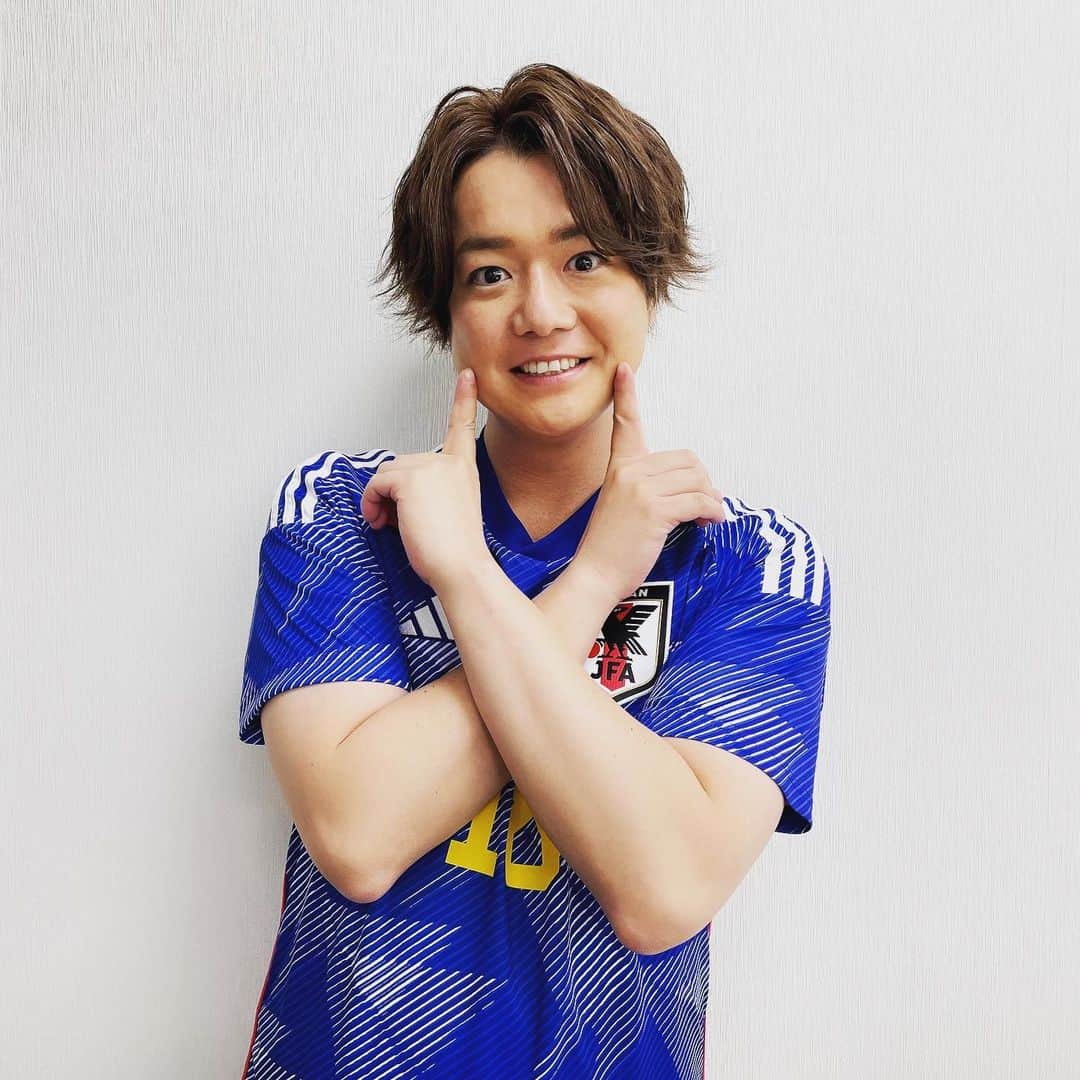 しゅうぺいさんのインスタグラム写真 - (しゅうぺいInstagram)「サッカー日本代表を応援します✨ 一緒に戦いましょう⚽️ 熱くなれーー🔥🔥🔥  #worldcup #SAMURAIBLUE #daihyo  #soccer  #football #JFA #日本代表 #サッカー日本代表 #Qatar #Qatar2022 #シュウペイポーズ」12月5日 18時33分 - pekopa.shupei