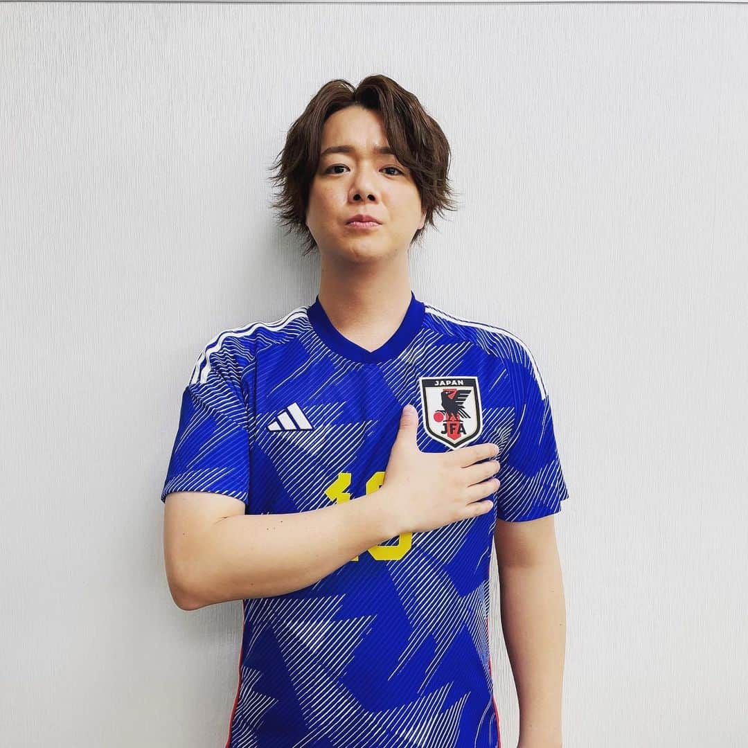 しゅうぺいさんのインスタグラム写真 - (しゅうぺいInstagram)「サッカー日本代表を応援します✨ 一緒に戦いましょう⚽️ 熱くなれーー🔥🔥🔥  #worldcup #SAMURAIBLUE #daihyo  #soccer  #football #JFA #日本代表 #サッカー日本代表 #Qatar #Qatar2022 #シュウペイポーズ」12月5日 18時33分 - pekopa.shupei