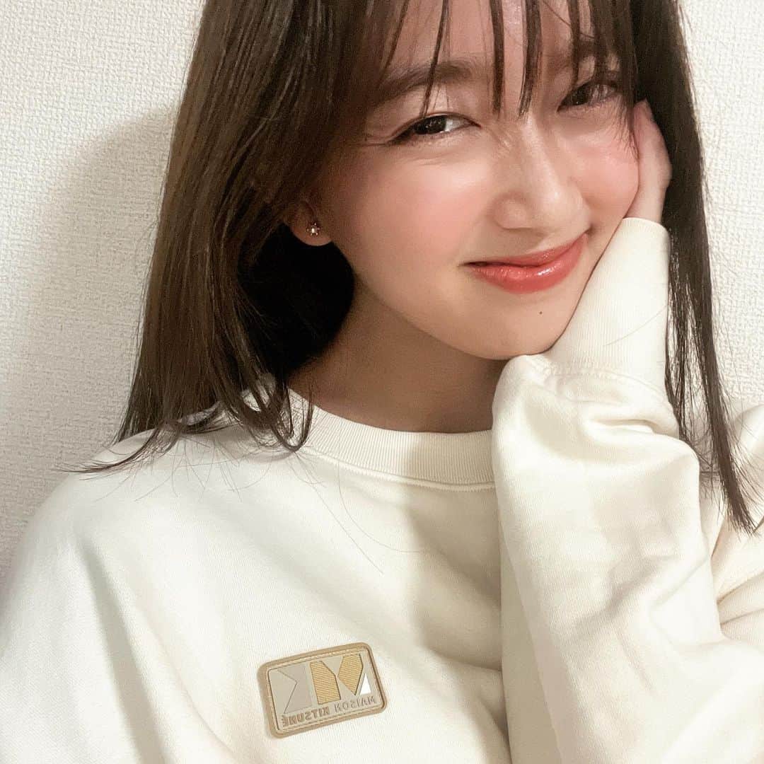 間瀬遥花さんのインスタグラム写真 - (間瀬遥花Instagram)「. 楽チンにいきたい日はスウェット着るに限る！ . . . #maisonkitsune #kitsune #maisonkitsuné #スウェット #メゾンキツネ #キツネ #スウェットプルオーバー #スウェット女子 #冬アイテム #キツネ女子 #maisonkitsunejapan #白スウェット」12月5日 21時58分 - maseharu_929
