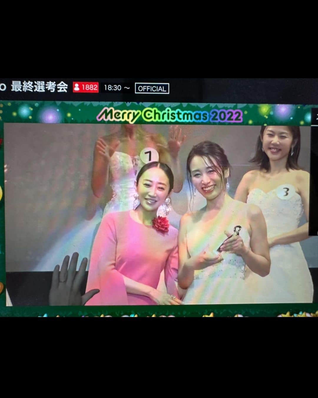 浅井香葉子さんのインスタグラム写真 - (浅井香葉子Instagram)「『美st 第13回 国民的美魔女コンテスト』 ⁡ 私は5期生として応援に 行って参りました✨ ⁡ 以前よりビジネスでご一緒させて頂いていた ハイスペ男子研究所の吉沢詩乃さんがウォーキングレッスンに通って下さり @souken_love8  ⁡ ファイナリスト唯一のW特別賞を果たしました🎖 おめでとうございます🎉 努力する姿を見ていたのでとっても嬉しい😍 ⁡ ⁡ 会場では 5期生の同期 ハルちゃんと まぁちゃんにも会えた💕 @harubeaustyle  @m.s.felice  ⁡ ステージに立ったのは もう8年も前だなんて 信じられないほど 皆んな美しさは変わらない (むしろ進化) ⁡ 美しい人に囲まれると 私も頑張ろ〜って 刺激を受けますよね ⁡ 環境って とても大切です💕 ⁡ ⁡ ⁡ 〜歩き方次第で世界が変わる〜  全ては自分と向き合うことから ⁡ ＿＿＿＿＿＿＿＿⭐︎＿＿＿＿＿＿＿ ⁡ 「在り方・歩き方・魅せ方」で あなたの存在そのものを輝きに導く 人生を動かす歩き方 MUSEL Walking & Life Academy ⁡ 👠レッスン申込みは @asaikayoko プロフィールURLから ⁡ 👠LINE公式でレッスン案内しています。お友達登録してね ⁡ 〜歩き方次第で世界が変わる〜 「WALK on EARTH」PROJECT 世界中の人が年齢・性別・環境に捉われず 自分を輝かせ地球の大地を歩き 豊かな人生を送る世界の実現🌏 ⁡ #美魔女コンテスト #コンテストウォーキングレッスン #コンテスト対策 #浅井香葉子 #muselwalk #lifeshiftwalking #ライフシフトウォーキング #ウォーキング講師 #ウォーキングレッスン #ハイヒールウォーキング #毎瞬美 #ウォーキングレッスン東京 #walknista #ウォークニスタ #muselwalk #walkonearth #walkonearthプロジェクト」12月5日 22時58分 - asaikayoko
