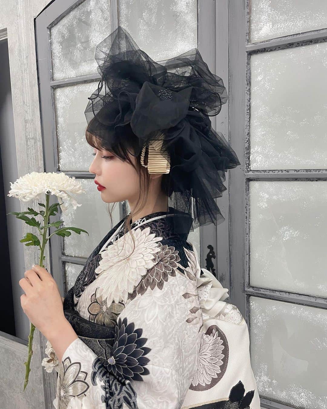 中村里砂さんのインスタグラム写真 - (中村里砂Instagram)「今年も京都丸紅さんの撮影で京都へ。  お仕事させてもらって9年目らしい..! 素敵な振袖をたくさん着させてもらって、変わっていくトレンドやムードも感じさせてもらえて、毎年楽しみな撮影🎗️  コーディネートやヘアアレンジも可愛いので、九重×中村里砂 をチェックしてみてください。  いつもスタジオに行くだけだけど、めずらしくお寺に行ったりしてみたりして、紅葉の京都楽しかった🍁」12月5日 23時07分 - risa_doll_