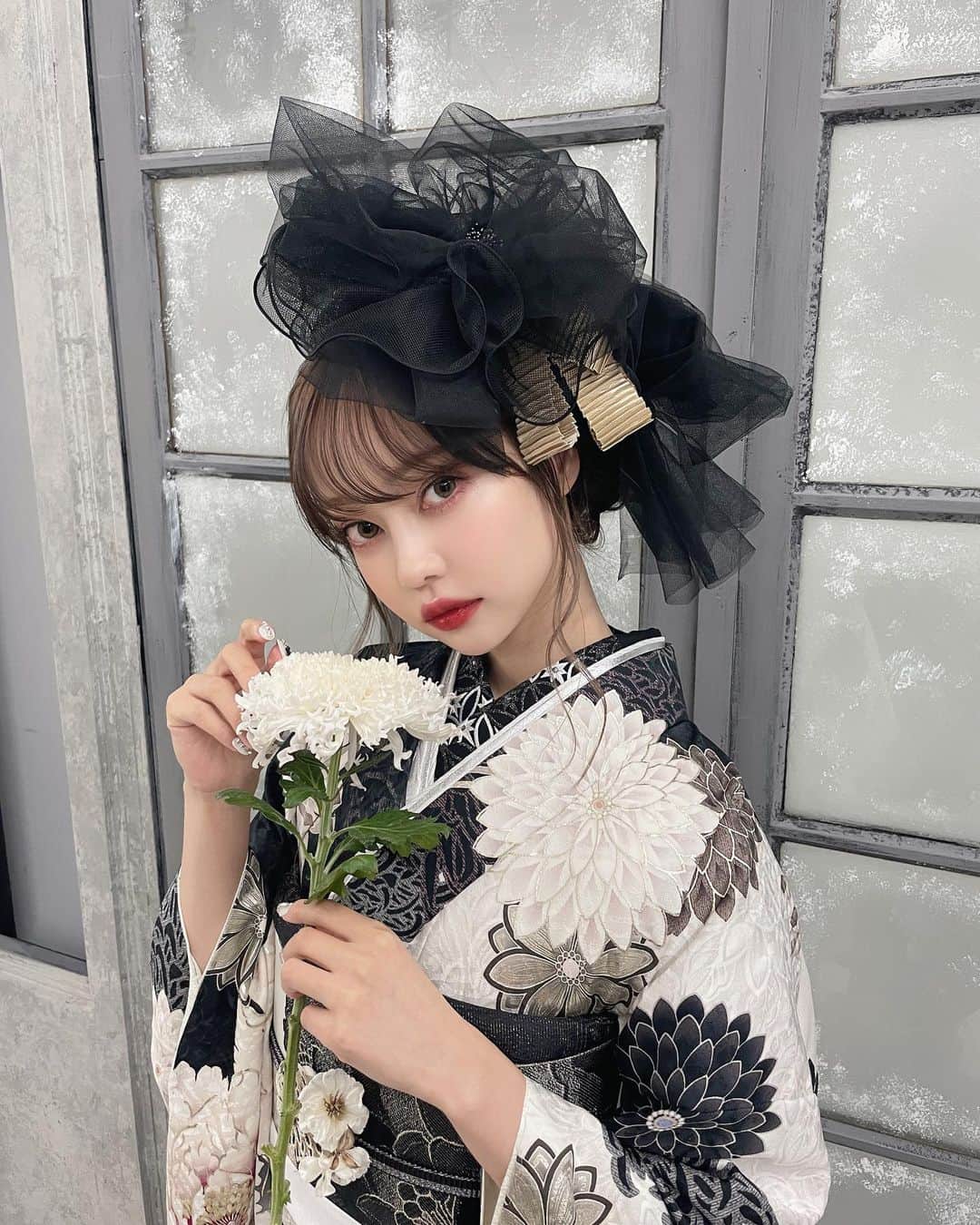 中村里砂さんのインスタグラム写真 - (中村里砂Instagram)「今年も京都丸紅さんの撮影で京都へ。  お仕事させてもらって9年目らしい..! 素敵な振袖をたくさん着させてもらって、変わっていくトレンドやムードも感じさせてもらえて、毎年楽しみな撮影🎗️  コーディネートやヘアアレンジも可愛いので、九重×中村里砂 をチェックしてみてください。  いつもスタジオに行くだけだけど、めずらしくお寺に行ったりしてみたりして、紅葉の京都楽しかった🍁」12月5日 23時07分 - risa_doll_