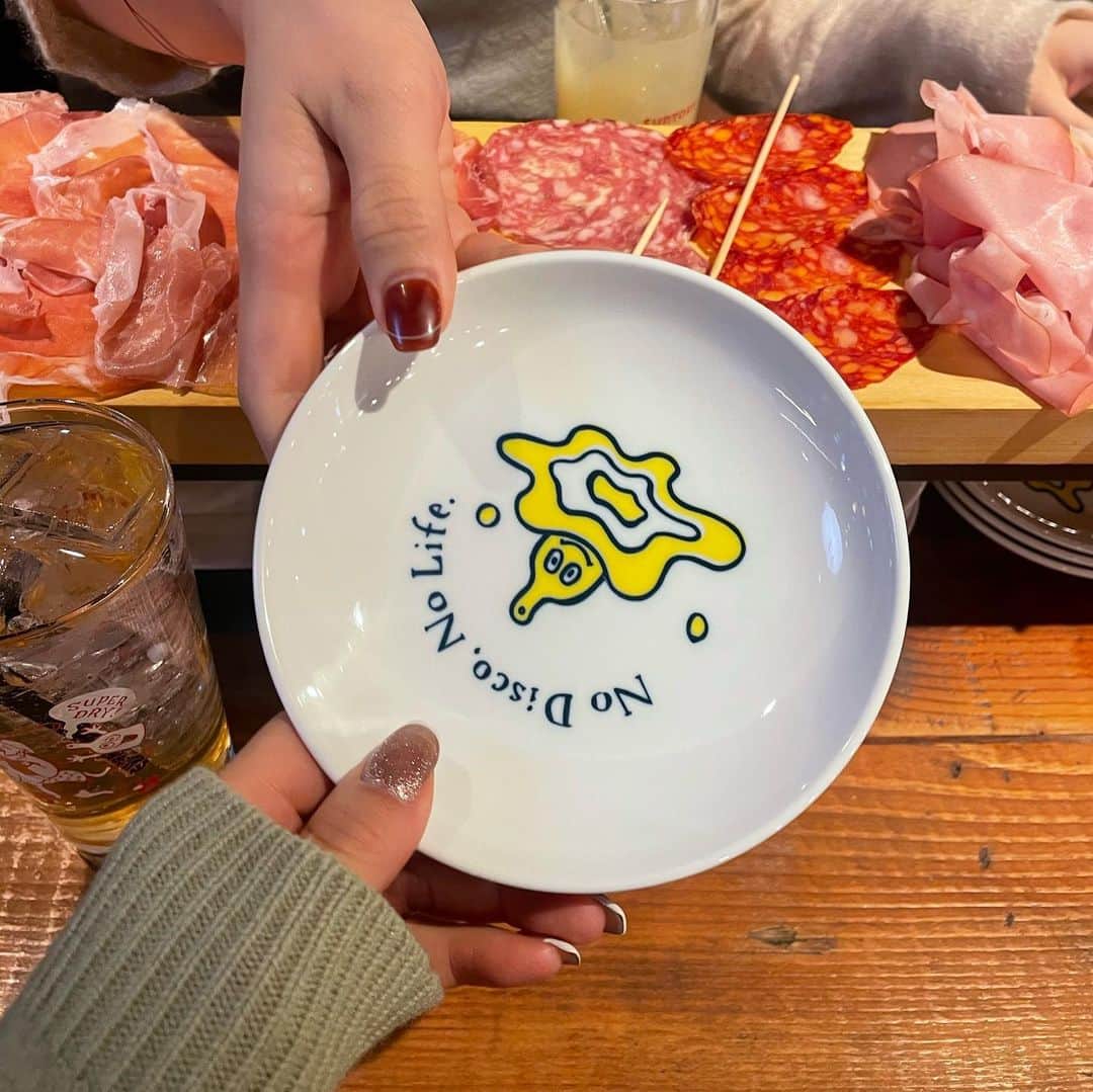 美舞さんのインスタグラム写真 - (美舞Instagram)「. . 天神ビジネスセンターのイナチカ天神🙋‍♀️ B1 ▶︎ PinseriaDisco 🍕 おすすめの生ハムに揚げパンを巻いて、 脂がとろける旨みはそりゃ最強よ。 カリッとした食べやすいサイズのピザも人気って😉❤︎ . サワラの炙りは冬だからこその油の乗り具合で、 この時期一番好きな魚に名乗りをあげる🐟 福岡のお魚はやっぱり美味しいねーーー😢❤️ ちなみにサラダのドレッシングがバリうま🙋‍♀️ぜひ。 イナチカ天神では福岡市のおいしいお魚フェアも 行われてるよ✌️ 美味しいお魚で冬の食欲を満たしましょう❤︎❤︎❤︎ .  #天神BC #天神ビジネスセンター　#天神イナチカ #イナチカ　#イナチカ女子　#お魚フェア　#天神ディナー」12月5日 23時07分 - mibuki__.39