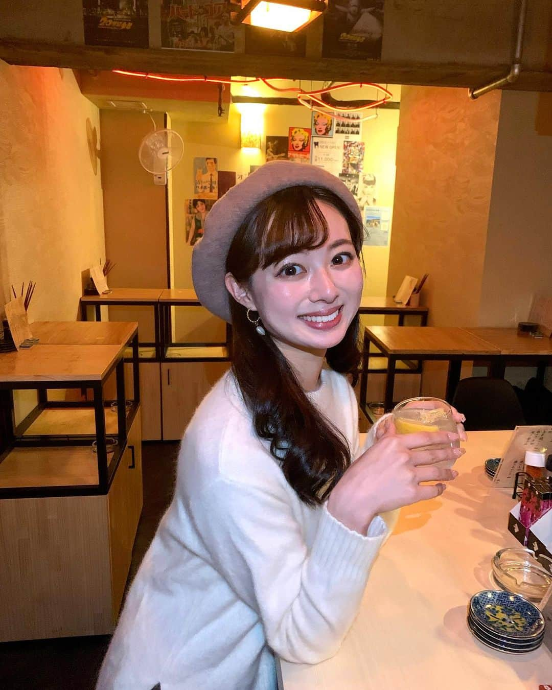 川村まりさんのインスタグラム写真 - (川村まりInstagram)「この前行った梅田の立ち飲み屋さん @tachinomi_liberty 💕  店員さんとのお話が楽しくて気づいたら3時間くらい立ちながら飲んでた😂ご飯美味しいし、お酒が進む味〜コスパも良くて最高やった！ 使い捨てのベイプも売ってたよ☁️一時期売り切れになってたらしい(ﾟωﾟ)  #梅田グルメ #梅田立ち飲み#大阪立ち飲み#立ち飲み屋 #立ち飲み#立ち飲み居酒屋#大阪居酒屋#梅田居酒屋」12月5日 23時40分 - marimari725