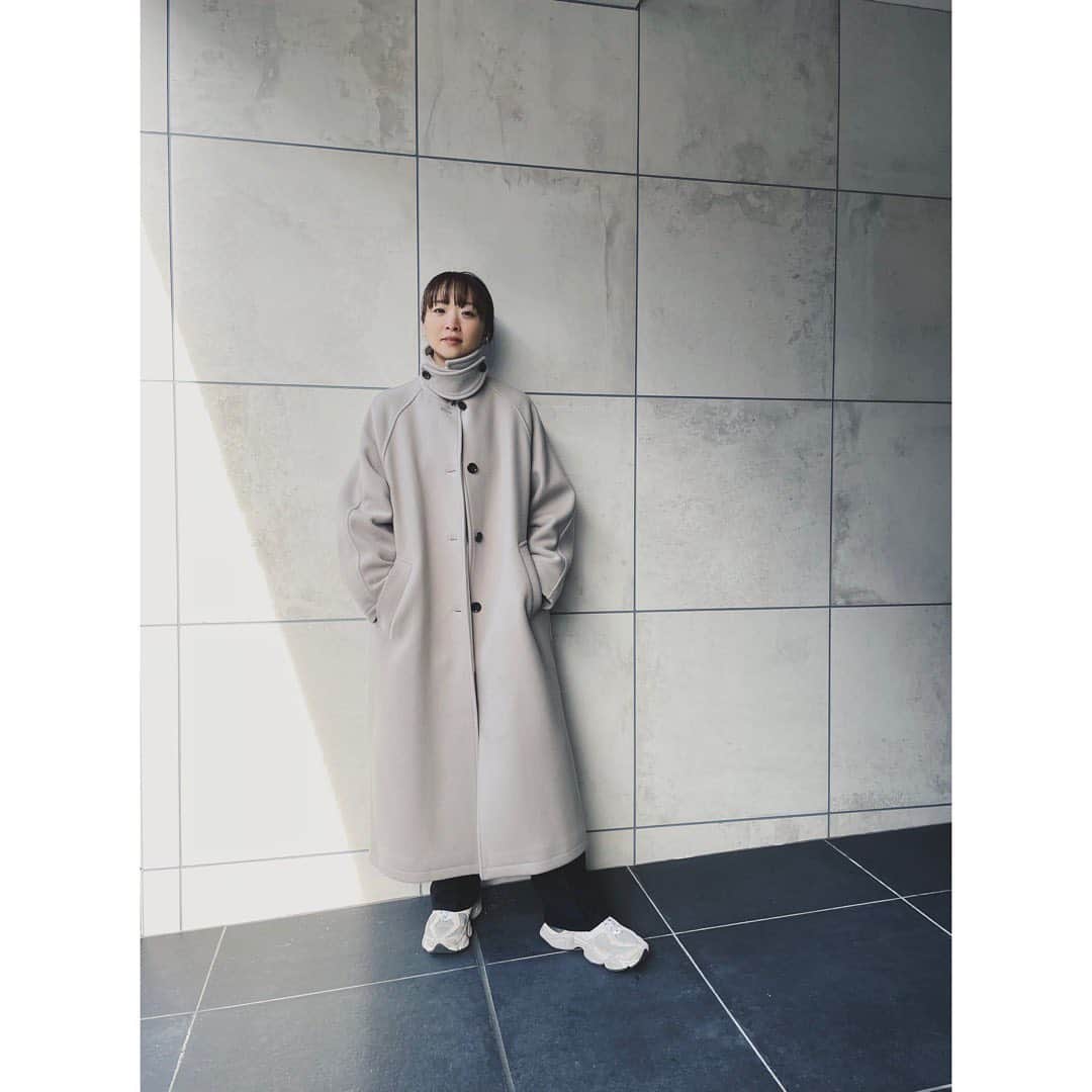 野尻美穂さんのインスタグラム写真 - (野尻美穂Instagram)「waiのコート、首あったかくて最高だよ、、🥹✨ 丈もそうだけど、ちゃんとあたたかく着れます！ 寄りの写真は袖にリブ付いてるの見せたくてこうなりました😇  #wai_ships」12月6日 19時05分 - miho_cocoa