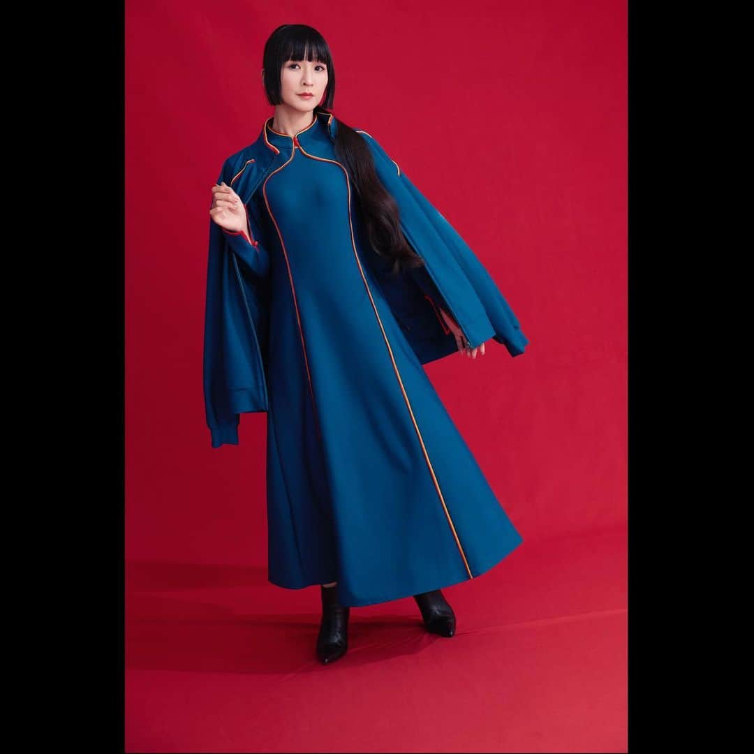 Perfumeさんのインスタグラム写真 - (PerfumeInstagram)「2022年12月13日で5周年を迎える『Perfume Closet』の記念すべき第７弾となる新作コレクションが公開👏 アパレルラインでは「Flow」・「Time Warp」・「Cling Cling」・「Spending all my time」4楽曲のインスパイアードアイテムを展開🕊🫧 さらに楽曲タイトルのロゴを自由に組み合わせて着用するできる"片sock"🧦ほか 全57種の商品の販売が決定🫶🏻  12/13(火)10:00〜A!SMARTにて販売スタート& 同日よりラフォーレ原宿にてPOPUP SHOPの開催も決定🎉 飲食店舗とのコラボも実施します🍹‼️ ぜひお立ち寄りください💁‍💁‍♀️  ◆POPUP SHOPのご案内 東京 ラフォーレ原宿2F CONTAINER 12/13(火)～12/19(月)11:00～20:00 ※12月19日(月)は19:00閉店となります。  2023年1月名古屋・広島/2月博多・京都/3月大阪・札幌でも順次開催予定。 店舗の詳細が決まり次第、Perfume Closetオフィシャルサイトにてご案内いたします。 ※開催時期やエリアは変更になる場合がございます。  Happy to share the Perfume Closet new collection commemorating its 5th anniversary on Dec.13 2022🎉 Items inspired by “Flow”, ”Time Warp”,”Cling Cling” and “Spending all my time” will be available at A!SMART from Dec, 13 at 10:00 a.m. (JP)  More info- link in bio.🔗  #PerfumeCloset #prfm」12月6日 19時06分 - prfm_official