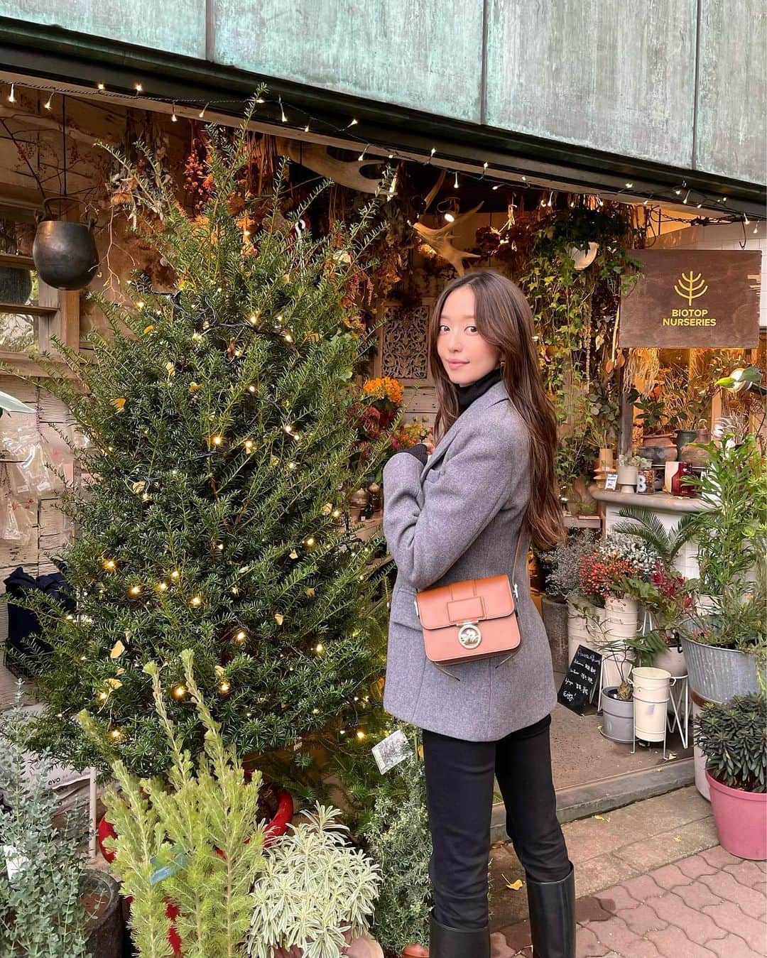 松島花さんのインスタグラム写真 - (松島花Instagram)「: 先日の私服😊🎄 @longchamp の新itバッグ 「ボックス-トロット」🤎と お買い物へ行った日🎶 : #LongchampFW22　 #LongchampBoxTrot　 #ロンシャン #ootd #outfit #hanaoutfit #花私服 #私服」12月6日 20時11分 - hana_matsushima_official