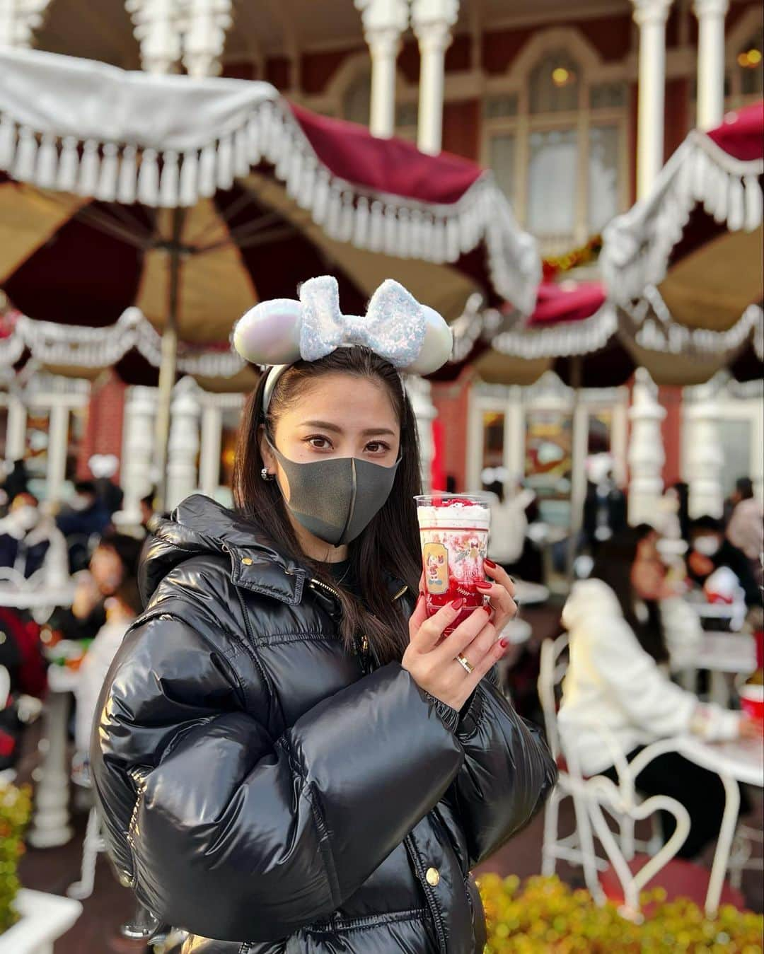 雨宮みずきさんのインスタグラム写真 - (雨宮みずきInstagram)「Tokyo Disney Resort VIPツアー🐭🏰💖  今まで乗り物優先だった私が ショーもゆっくり見れた🥹🎅🎄💝  #vipツアー #東京ディズニーリゾート #ディズニーランド #ディズニーシー #ディズニーカチューシャ」12月6日 20時35分 - ammymzk0926