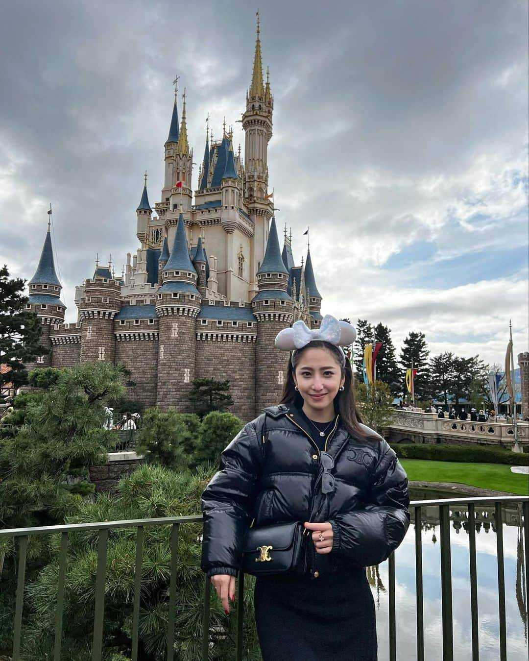 雨宮みずきさんのインスタグラム写真 - (雨宮みずきInstagram)「Tokyo Disney Resort VIPツアー🐭🏰💖  今まで乗り物優先だった私が ショーもゆっくり見れた🥹🎅🎄💝  #vipツアー #東京ディズニーリゾート #ディズニーランド #ディズニーシー #ディズニーカチューシャ」12月6日 20時35分 - ammymzk0926