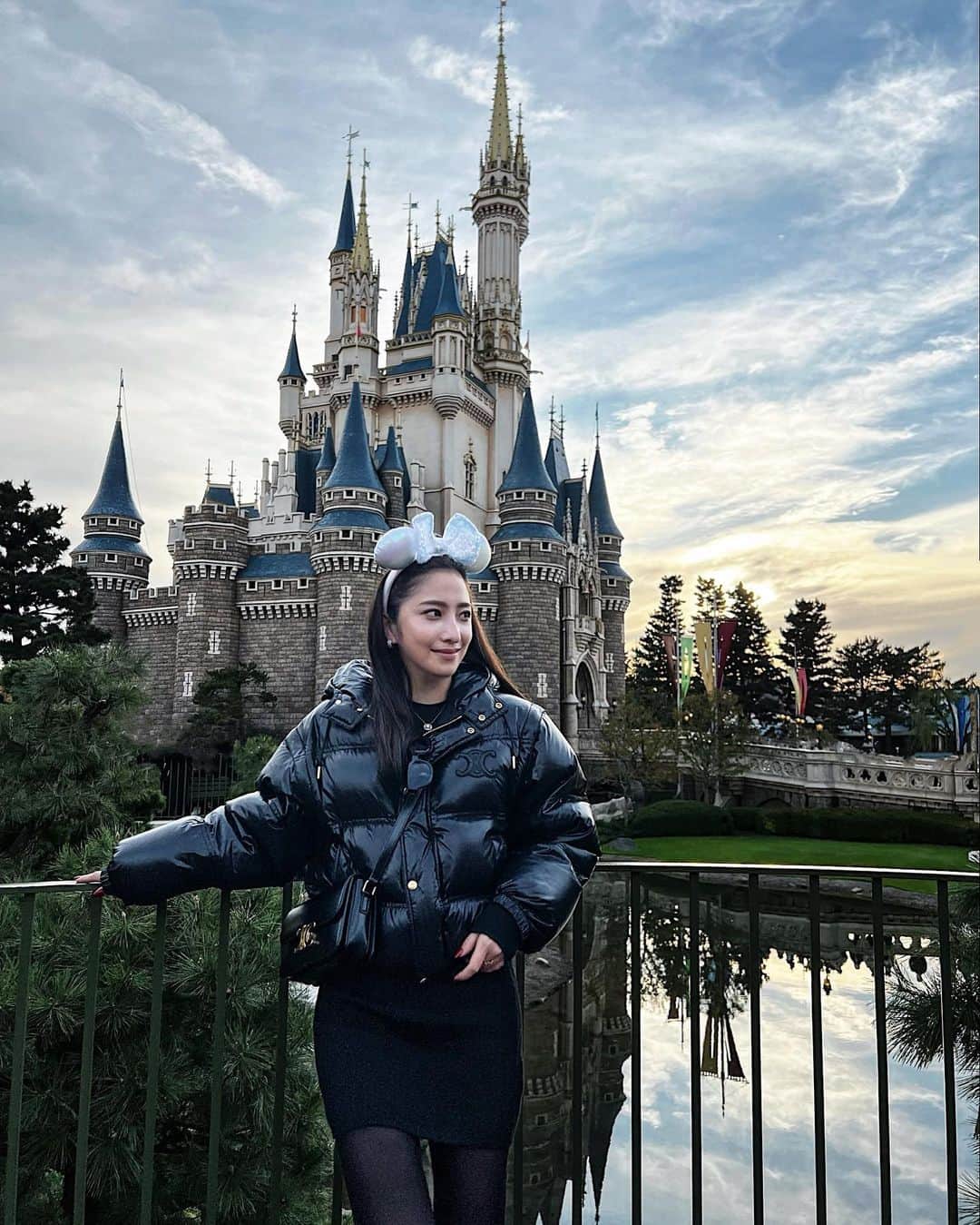 雨宮みずきさんのインスタグラム写真 - (雨宮みずきInstagram)「Tokyo Disney Resort VIPツアー🐭🏰💖  今まで乗り物優先だった私が ショーもゆっくり見れた🥹🎅🎄💝  #vipツアー #東京ディズニーリゾート #ディズニーランド #ディズニーシー #ディズニーカチューシャ」12月6日 20時35分 - ammymzk0926