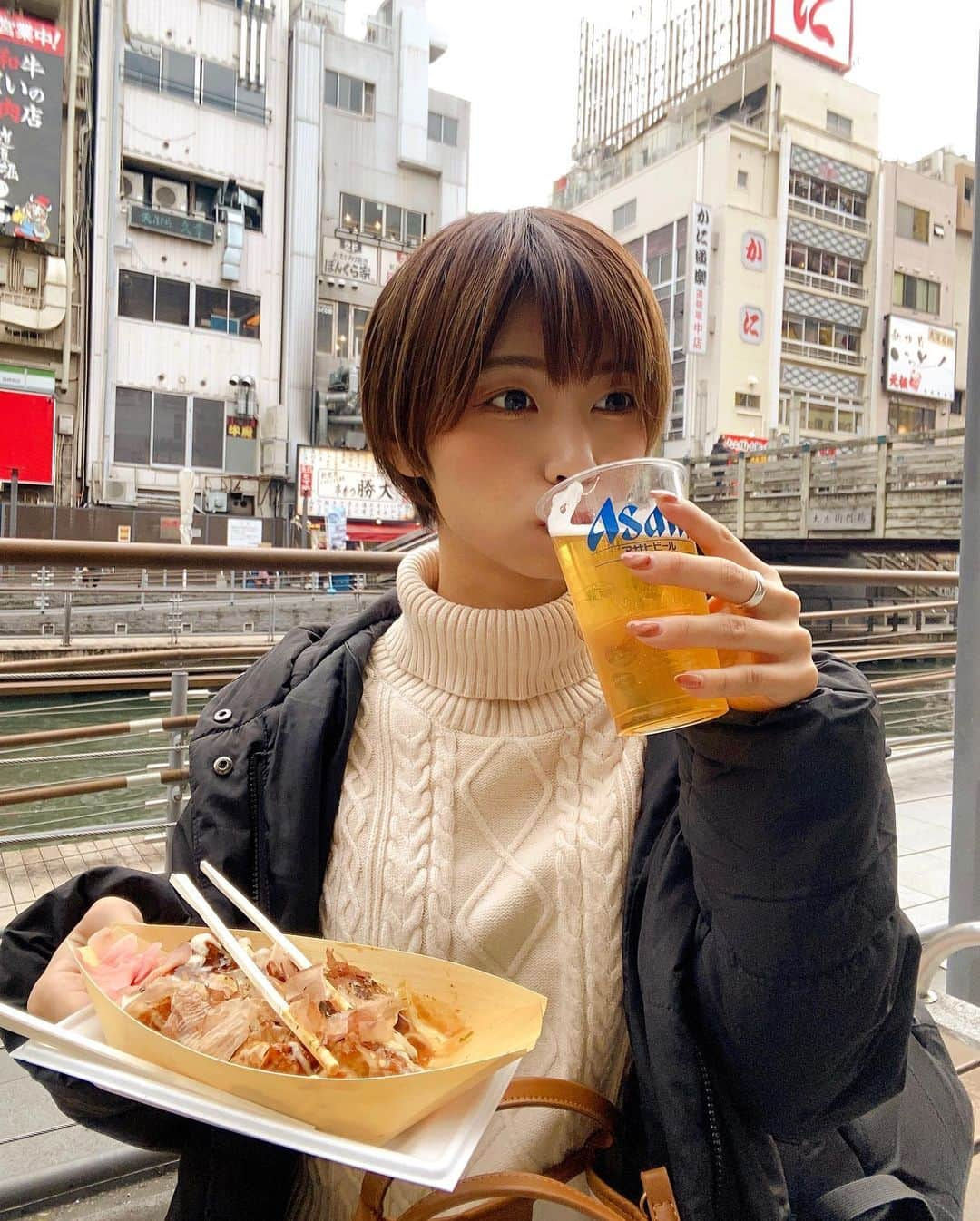 小坂田純奈さんのインスタグラム写真 - (小坂田純奈Instagram)「大阪のたこ焼きとビールで優勝🏆🔥  本番のたこ焼き最高やで☺️❤️‍🔥  #大阪観光 #ビール女子 #お酒好き女子 #酒好き女子 #ビール好き #ビール好き女子 #ひとり旅 #ひとり旅女子」12月6日 21時38分 - official_junata