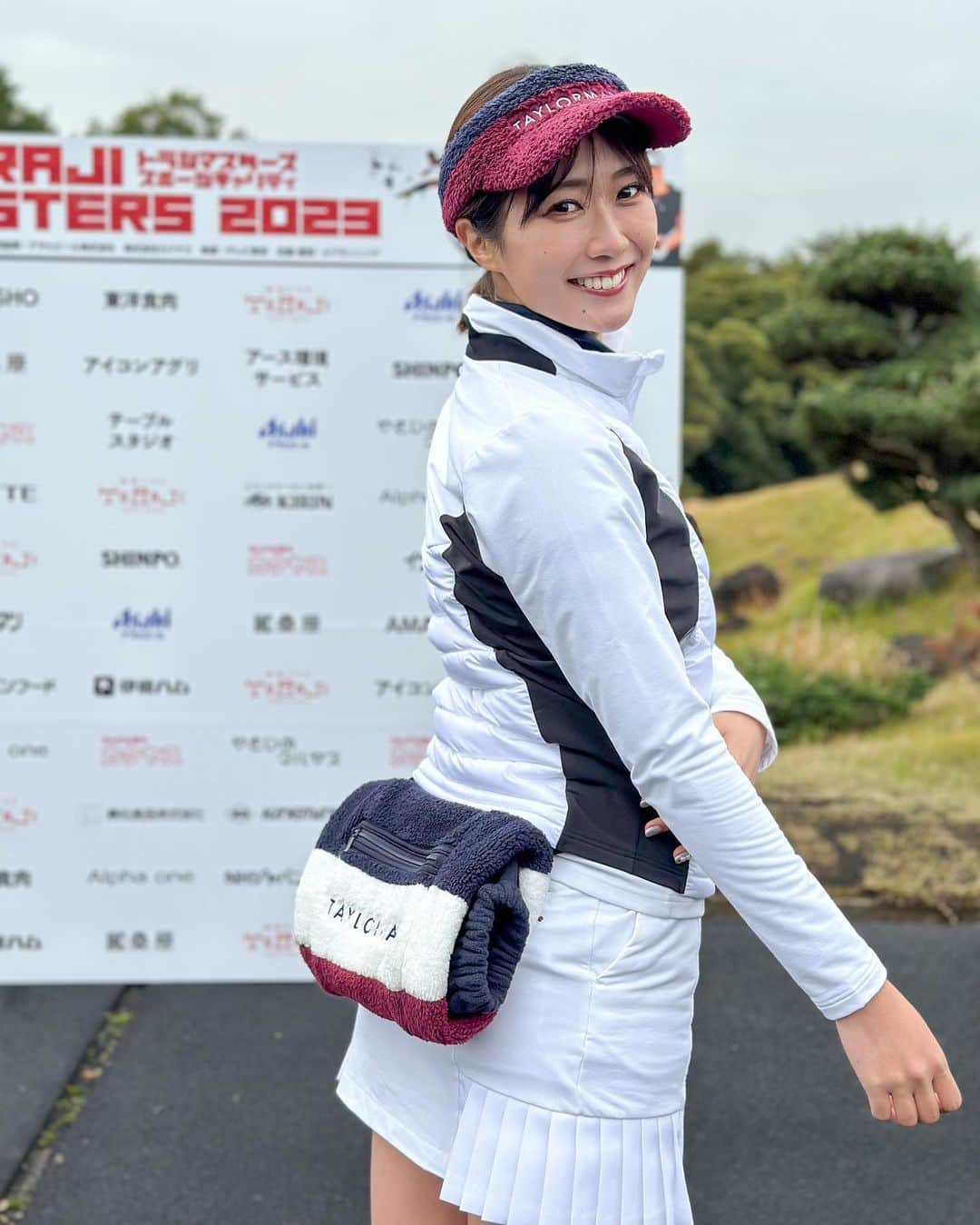 藤澤響花さんのインスタグラム写真 - (藤澤響花Instagram)「TORAJI MASTERS 2023  焼肉トラジが主催するスポーツチャリティイベント #トラジマスターズ2023 に行って来ました⛳️✨  当日の様子は1/8(日)16:00-17:45 テレビ東京系でOA  詳しくは『トラジマスターズ』で検索してくだい！  多くの芸能人やアスリートの方々が参加されてたのですが え！ゴルフするんだ！って方のゴルフする姿が観れる数少ない機会だと思うので私も絶対見逃せない👀  ゴルフ番組も沢山やられている遠藤章造さん、テーラーメイドのイメージモデルをされている岸田タツヤさん、サッカー界レジェンド遠藤保仁さん 皆さんゴルフめちゃくちゃお上手です✨お会いしたかった方々とお写真撮って頂けていい年になったなぁ👼🏻 ありがとうございました！  #焼肉トラジ#ゴルフ#ゴルフ女子#ゴルフ男子#ゴルフウェア#テーラーメイド#テーラーメイドゴルフ  #golfstagram#golflife#instagolf#ɪɴsᴛᴀɢᴏᴏᴅ」12月6日 21時56分 - kyoka_fujisawa