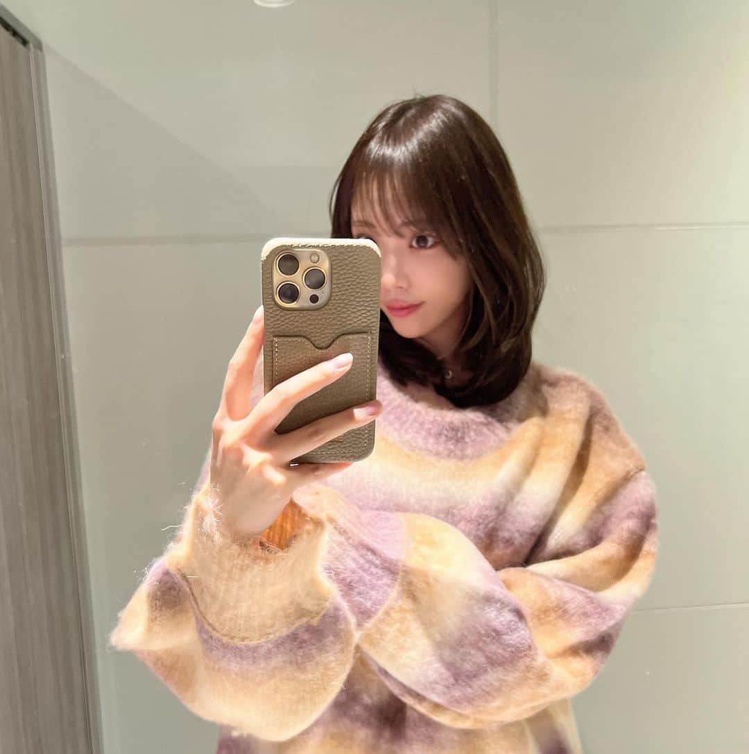 伊藤弥鈴さんのインスタグラム写真 - (伊藤弥鈴Instagram)「ずっと可愛いスマホケース探してたんだけど、ようやく見つけた！♡  @ladeline_official のiPhoneケース🥰  本革でカラバリがたくさんあって、 しかも自分の好きな文字を刻印できるからおすすめです🌼  グレージュが好みの色でほんと可愛い🥺🤍  #ladeline #PR #オリジナルiPhoneケース #オリジナルスマホケース #スマホケースオーダー #本革スマホケース #スマホケース手作り #iPhoneケース」12月6日 22時09分 - itomisuzu_