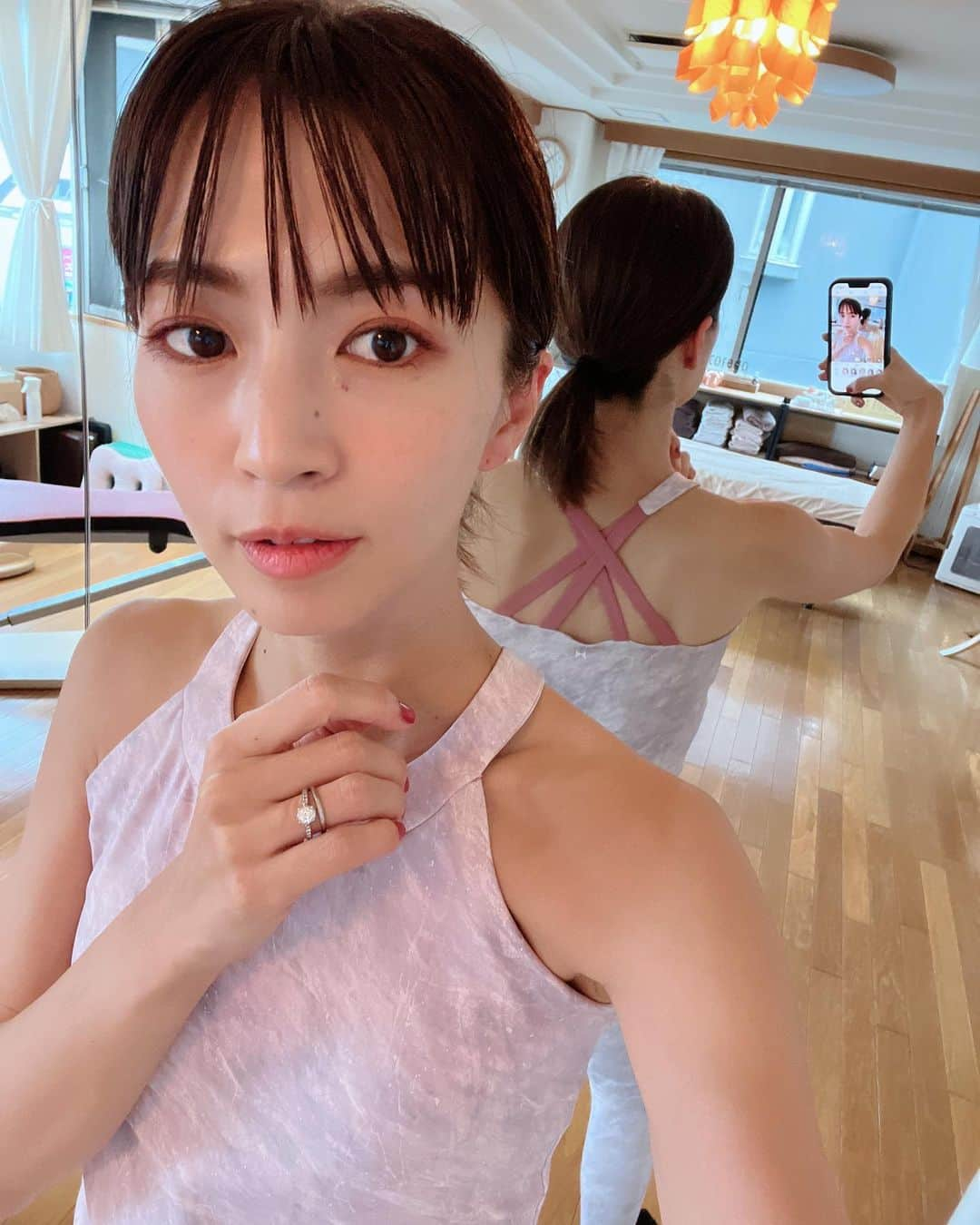 安田美沙子さんのインスタグラム写真 - (安田美沙子Instagram)「かなーり久々のジャイロトニック🤍  嬉しかった♥️  普段も筋肉や体のあちこちの意識の余韻がつづくから。。。  また改めて姿勢に気をつけようと肝に銘じたのでした。  お昼はジム終わりにママたちとランチ✨短い時間だけど心がほっこり温まりました❤️  さむい❄️毎日だから、心も体もあたためていこーう✨  #メンテナンス #jyrotonic  #gym #helthcare  #hereiam #wear #靴下 #最初Tシャツ忘れてヒートテックでやりました」12月6日 22時12分 - yasuda_misako