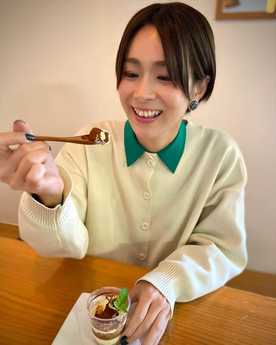 酒井瞳さんのインスタグラム写真 - (酒井瞳Instagram)「美味しい物を食べてる時  幸せだよねぇ〜  誰かと一緒に食べるご飯は  幸せ２倍😁  一口ちょうだいが言えたらもっと幸せ🫣笑  いろんな物をちょっとずつ食べたい(食い意地。笑)  母とランチで行った @kanaya20030606 さんのお料理美味しかったぁ🥺  #宮崎 #宮崎グルメ #土々呂 #ととろ #創作料理 #イタリアン #ピザ #🍕 #スイーツ #sweets #ランチ #lunch」12月7日 7時56分 - s.sakaihitomi