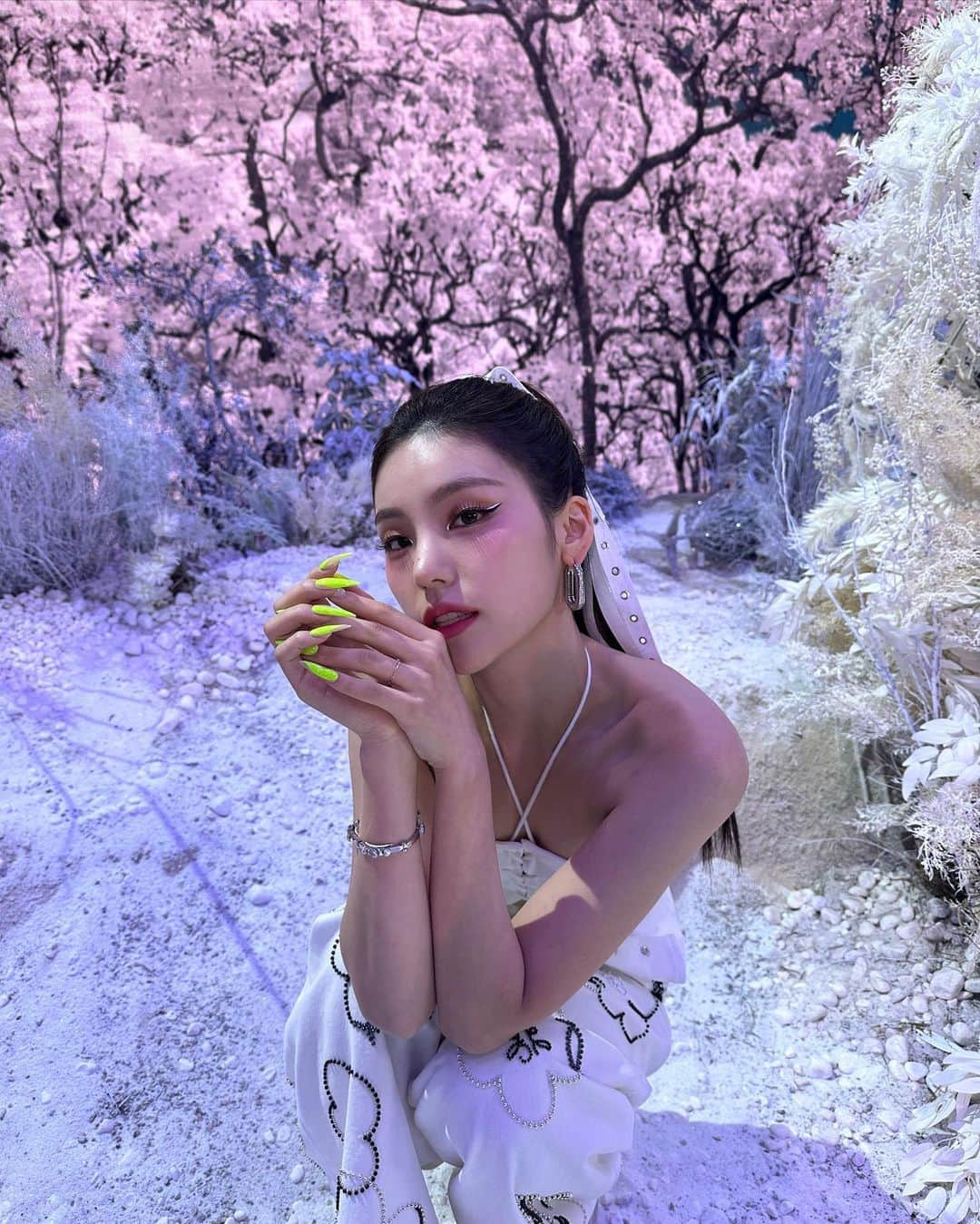 ITZYさんのインスタグラム写真 - (ITZYInstagram)「CHESHIRE처럼😼」12月7日 10時18分 - itzy.all.in.us