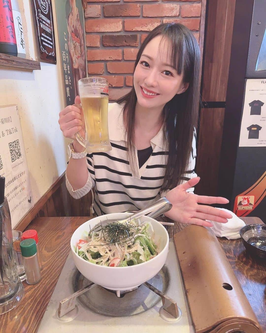 吉山りささんのインスタグラム写真 - (吉山りさInstagram)「😋🍻😋 菊川駅すぐの鶏ジローさんへ🍲🔥  🤗今回な鍋コース 鶏ジローサラダ 枝豆 里芋のからあげ 大山どりの塩からあげ 博多　水炊き(白) 〆らーめん  スープがめちゃくちゃ美味しくて ビールの泡も マッコリも美味しくて 〆のラーメン🍜食べてスープも一滴も残さずペロリ😋✨（笑）  そしてなにより接客が良くて居心地😍⭕️  平日なのに満席で凄い‼️✨  🎯ダーツの横で飲んでたらやりたくなったので記念にパチリ💕  鶏ジロー菊川店さん、ご馳走様でした🤗  PR @torijiro_kikukawa #菊川グルメ #菊川焼き鳥 #菊川焼鳥 #菊川鶏料理 #墨田区居酒屋 #菊川ダーツ #鶏ジロー菊川店 #菊川居酒屋 #鍋 #🍲 #飲み放題 #マッコリ 大好き #お酒好き女子 疑惑 #インスタグルメ #グルメ女子」12月7日 10時55分 - oreorerisa