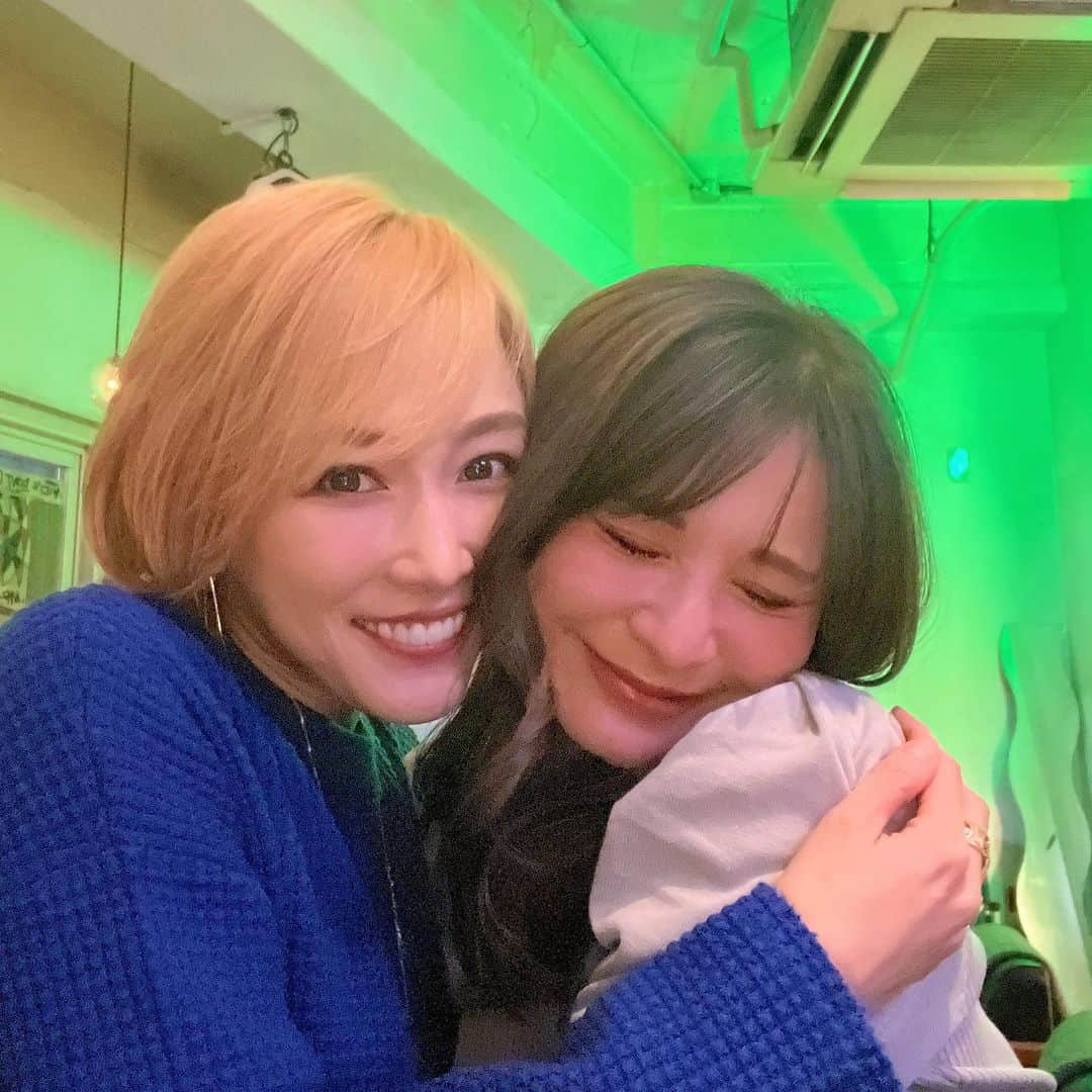 杏さゆりさんのインスタグラム写真 - (杏さゆりInstagram)「ワールドカップ感動しました🥺❤️ 感動をありがとう！！！ そして連日一緒に見てくれたおともらち🥰❤️ ありがとお❤️‍🔥❤️‍🔥❤️‍🔥 最後はいただいたたこ焼き食べてる私で🫣 . I was very moved by the World Cup 🥺❤️  Thanks for the inspiration! ! !  And the friends who watched it with me every time🥰❤️  Thank you❤️‍🔥❤️‍🔥❤️‍🔥  At the end, she took a picture of me eating the takoyaki that the customer gave me🫣 . #ワールドカップ #worldcup  #感動をありがとう #杏さゆり #SayuriAnzu」12月7日 17時55分 - anzu_sayuri_official