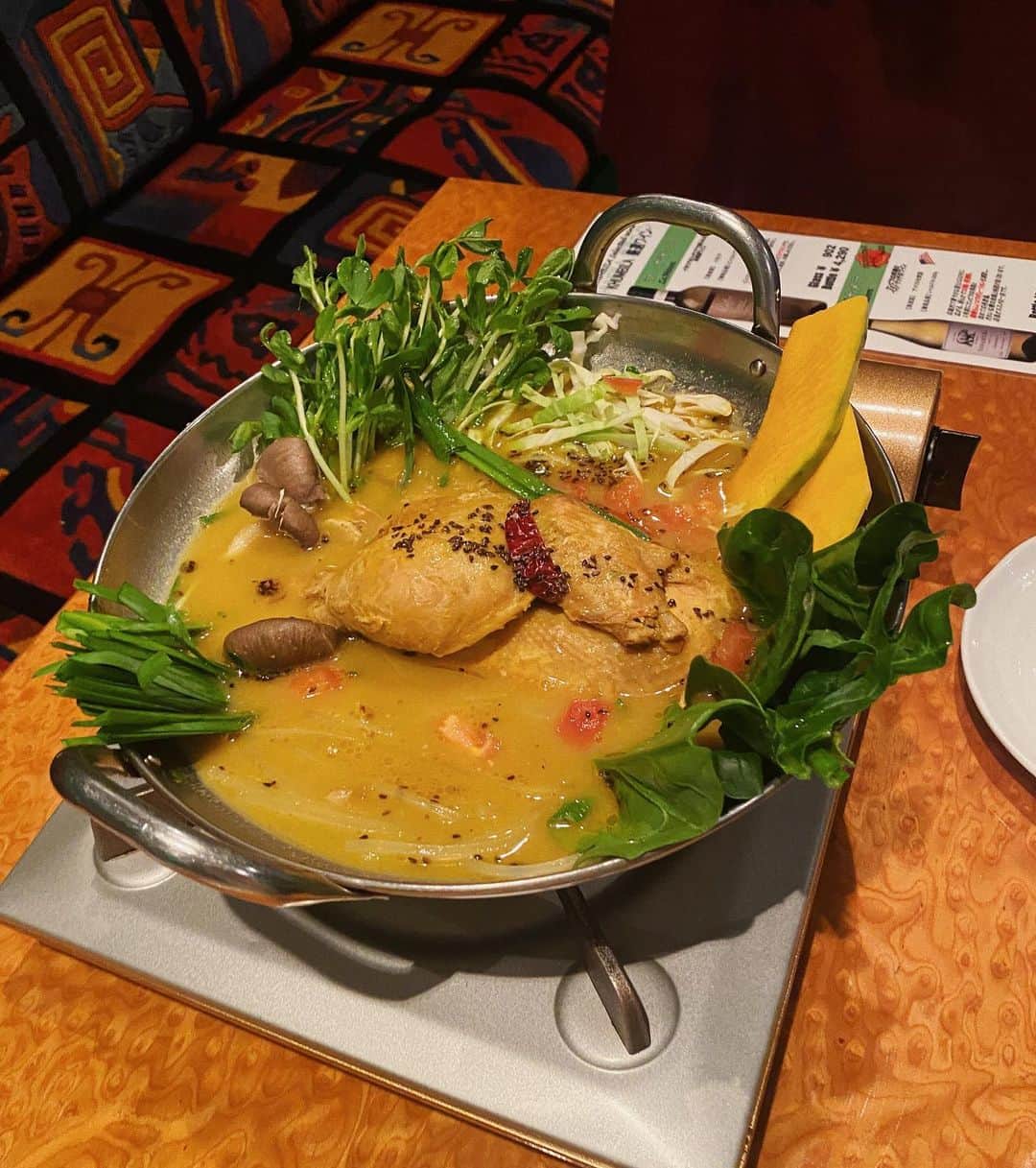 中西悠理さんのインスタグラム写真 - (中西悠理Instagram)「お休みの日に、関西から来てくれた友達と 🤤🤤🤤 お腹がはち切れるくらい食べました。 すごい笑いながら食べたから カロリー消費してる…はず！ 楽しかったなあ🫕✨  #ネパール料理 #クンビラ #6thパンケーキ #6thbyorientalhotel」12月7日 19時11分 - yuuri.nakanishi