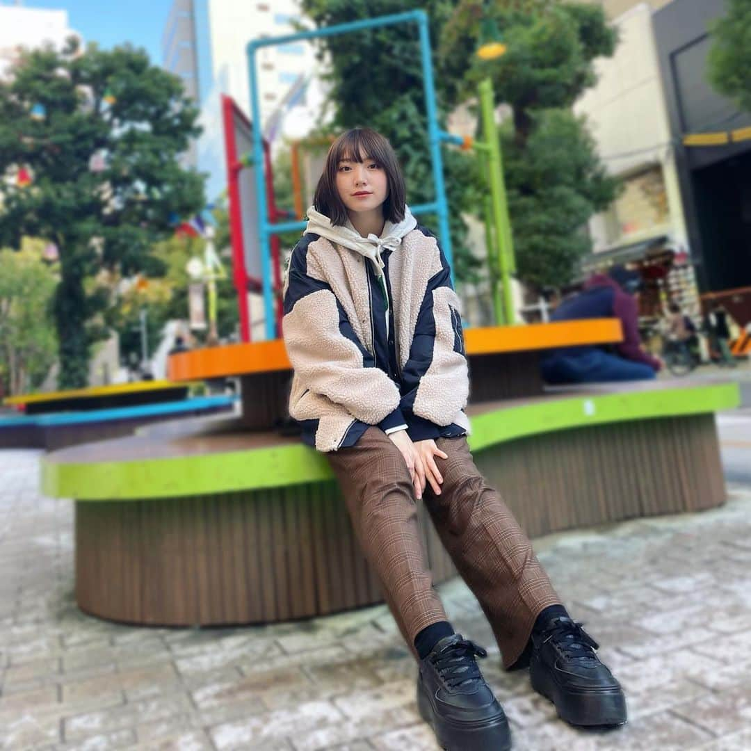 太田夢莉さんのインスタグラム写真 - (太田夢莉Instagram)「まねさんにだいぶ前に撮ってもらったのに載せるのを忘れていました。全身 @uggjapan です🦖アパレルも靴も本当にかわいいどストライクです🦖  もうすぐ1年間で1番好きなクリスマス🎅🏻」12月7日 20時37分 - yustagram12