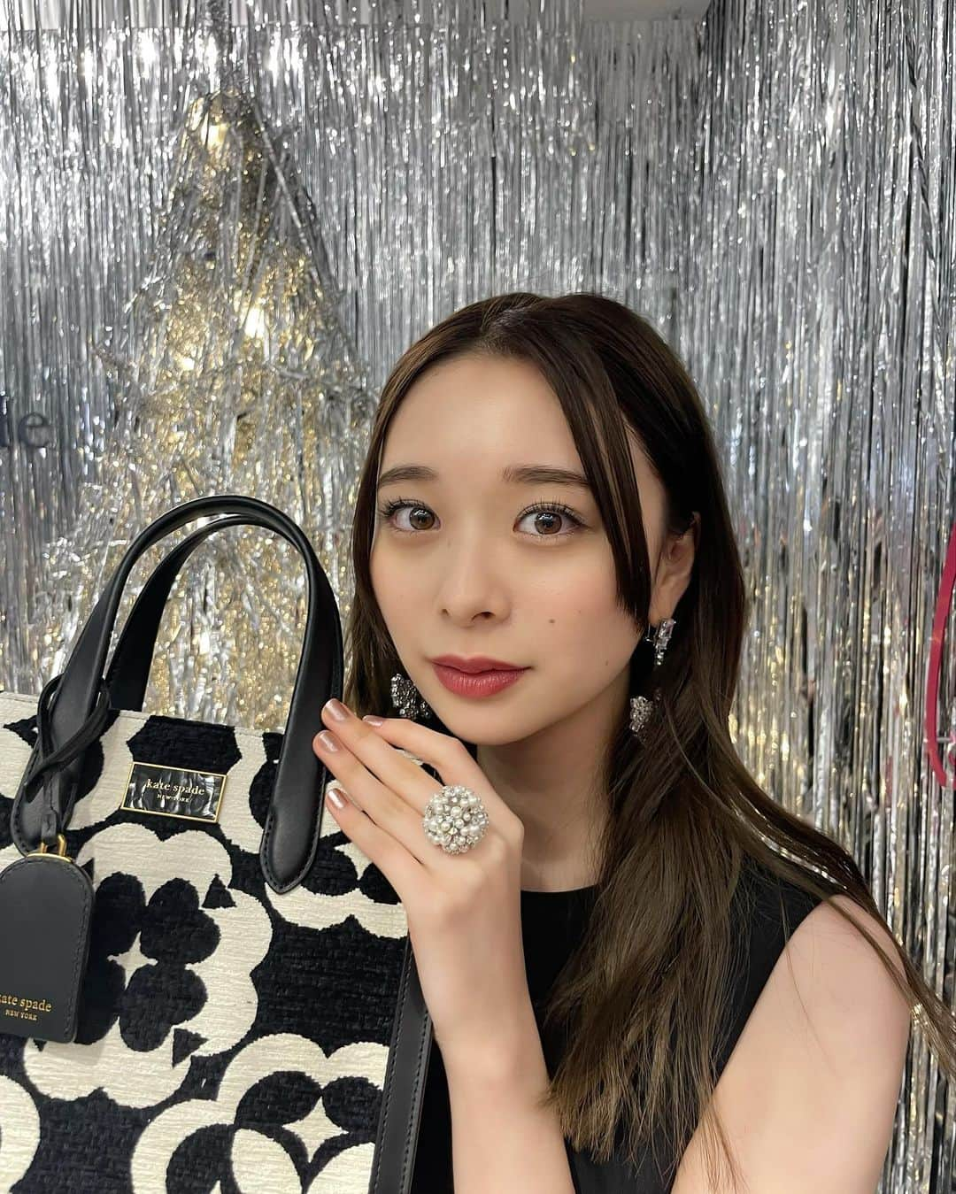 田鍋梨々花さんのインスタグラム写真 - (田鍋梨々花Instagram)「・ kate spade new york “Let’s Have a Ball” event in Harajuku 👼🏻  明日から12月12日まで入場できます🫶🏻 特典もあるみたいなのでぜひ〜  #ケイトスペード #スペードフラワー」12月7日 21時20分 - ririka_tanabe_official