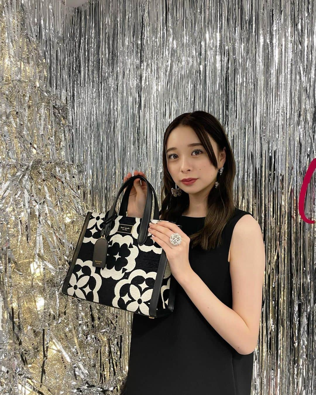 田鍋梨々花さんのインスタグラム写真 - (田鍋梨々花Instagram)「・ kate spade new york “Let’s Have a Ball” event in Harajuku 👼🏻  明日から12月12日まで入場できます🫶🏻 特典もあるみたいなのでぜひ〜  #ケイトスペード #スペードフラワー」12月7日 21時20分 - ririka_tanabe_official