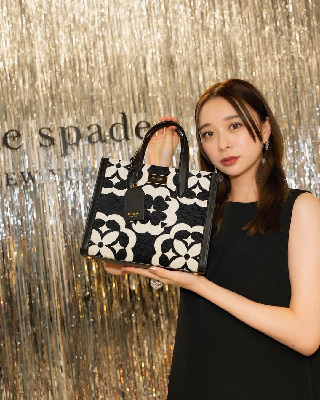 田鍋梨々花さんのインスタグラム写真 - (田鍋梨々花Instagram)「・ kate spade new york “Let’s Have a Ball” event in Harajuku 👼🏻  明日から12月12日まで入場できます🫶🏻 特典もあるみたいなのでぜひ〜  #ケイトスペード #スペードフラワー」12月7日 21時20分 - ririka_tanabe_official