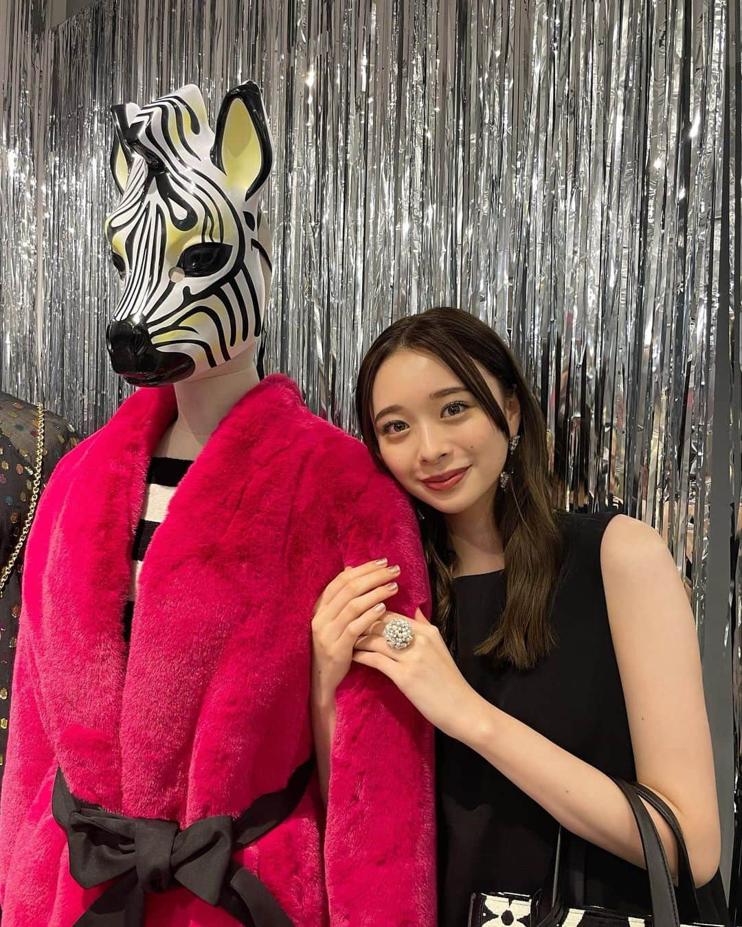 田鍋梨々花さんのインスタグラム写真 - (田鍋梨々花Instagram)「・ kate spade new york “Let’s Have a Ball” event in Harajuku 👼🏻  明日から12月12日まで入場できます🫶🏻 特典もあるみたいなのでぜひ〜  #ケイトスペード #スペードフラワー」12月7日 21時20分 - ririka_tanabe_official