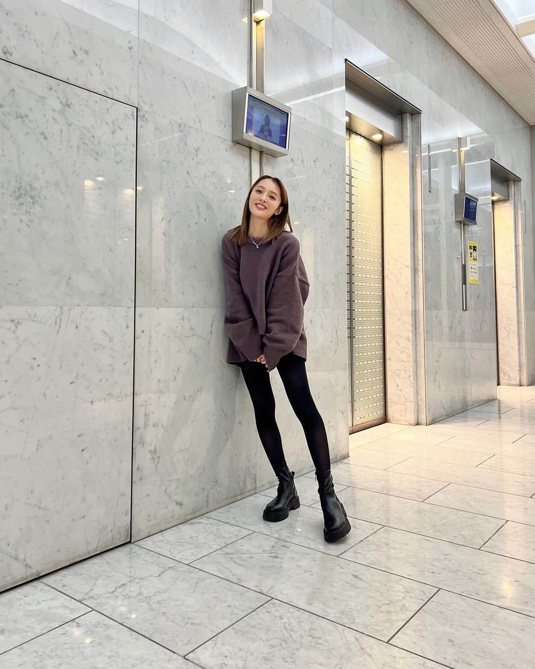 神部美咲さんのインスタグラム写真 - (神部美咲Instagram)「お仕事おわりの  #じんぶ私服  😎」12月7日 21時36分 - jimbu_misaki