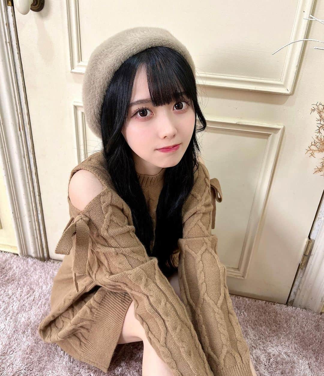 松本ももなさんのインスタグラム写真 - (松本ももなInstagram)「何枚目すき？🧸🤎  冬服はニット好きです🤦‍♀️  ニットワンピ  +ベレー帽で可愛さあっぷだよね♡  ᕱ⑅ᕱ︎♡ブラウンかわちぃね🍩  #LARME #missmine #きょコ #knit #ニットコーデ #ニット #ニットワンピース #ベレー帽」12月7日 22時55分 - momona.1012