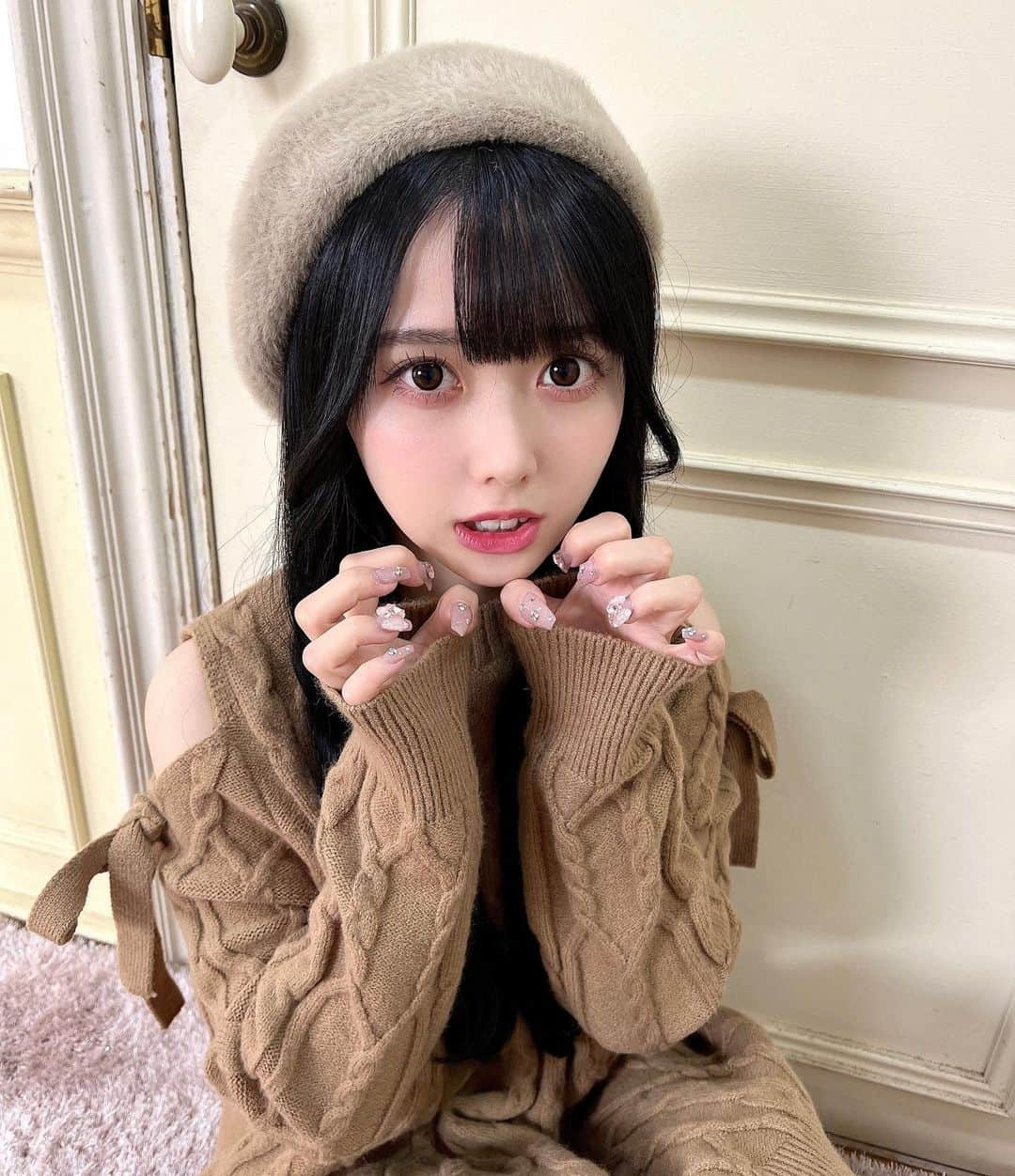 松本ももなさんのインスタグラム写真 - (松本ももなInstagram)「何枚目すき？🧸🤎  冬服はニット好きです🤦‍♀️  ニットワンピ  +ベレー帽で可愛さあっぷだよね♡  ᕱ⑅ᕱ︎♡ブラウンかわちぃね🍩  #LARME #missmine #きょコ #knit #ニットコーデ #ニット #ニットワンピース #ベレー帽」12月7日 22時55分 - momona.1012