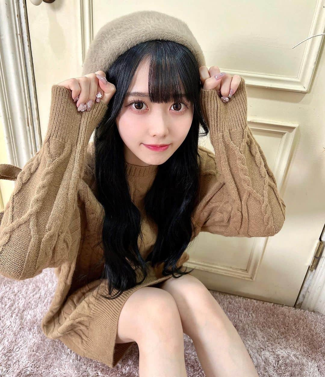 松本ももなさんのインスタグラム写真 - (松本ももなInstagram)「何枚目すき？🧸🤎  冬服はニット好きです🤦‍♀️  ニットワンピ  +ベレー帽で可愛さあっぷだよね♡  ᕱ⑅ᕱ︎♡ブラウンかわちぃね🍩  #LARME #missmine #きょコ #knit #ニットコーデ #ニット #ニットワンピース #ベレー帽」12月7日 22時55分 - momona.1012