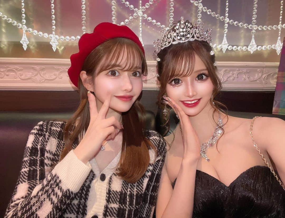 桜咲乃愛さんのインスタグラム写真 - (桜咲乃愛Instagram)「NOWと来てくれた皆とのお写真📸💕🎀✨  ほんとにありがとう🥰💓✨  オリシャン久々過ぎるぐらい久々に作ったのに写真全然撮って無かった😭💕✨  タワー用オリシャン35本の写真だけ載せとく🥹❤️‍🔥❤️‍🔥❤️‍🔥🍾  値段別で可愛かった♥️ 赤が1番高くて5本しか無かったからレア🥰❤️‍🔥❤️‍🔥❤️‍🔥✨  可愛い悪魔っぽい色の新作エンジェル出てたらまたエンジェルでやりたかったな〜😭💕🍾✨  #バースデー#歌舞伎町#歌舞伎町キャバ嬢 #桜咲乃愛 #バースデーイベント#シャンパンタワー #キャバ嬢」12月7日 23時18分 - noasama1101