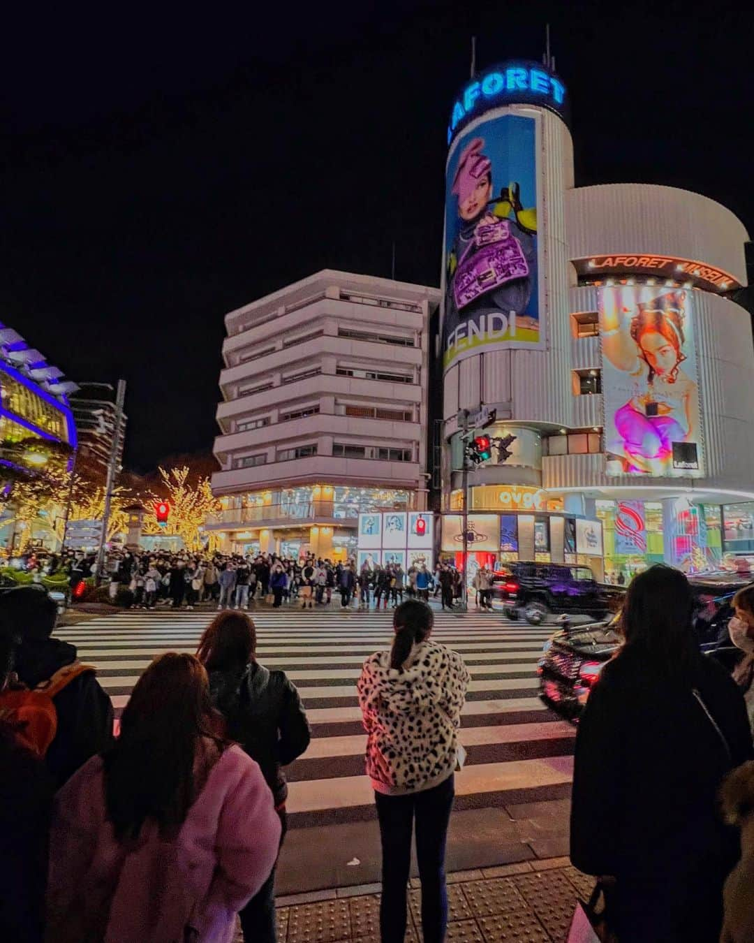 カン・ギョンミンさんのインスタグラム写真 - (カン・ギョンミンInstagram)「🇯🇵도쿄에 파이브바이브 있다!!🫶🏻 파이브바이브 일본 오프라인 첫 진출했어요..♥ 도쿄 온 이유는 이 순간을 눈으로 직접 보고싶어서 🔥  너무 감격스럽고 일 욕구가 활활 ‧⁺◟( ᵒ̴̶̷̥́ ·̫ ᵒ̴̶̷̣̥̀ )  파이브바이브 앞으로도 아주 화이팅!! @fivevibe_official   도쿄 하라주쿠 라포레 1층 5월 31일까지 파이브바이브를 만나실 수 있습니다.  🇯🇵 私が東京に来た本当の理由はFIVEVIBEを見にきました。🫶🏻 東京原宿ラポレ1階でFIVEVIBEがあります。日本初オフライン進出です。 いくら考えても信じれない瞬間です。 2023年5月31日までたくさん見に来てください。  #fivevibe #tokyo #harajuku #laforetharajuku  #파이브바이브 #도쿄 #하라주쿠 #일본  #メークアップ #ベストコスメ #美容 #美容好きな人と繋がりたい」12月7日 23時30分 - kkmmmkk