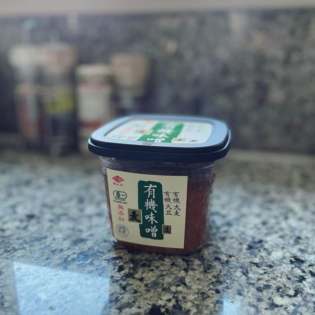 多岐川華子さんのインスタグラム写真 - (多岐川華子Instagram)「この味噌、美味しい。 湯気でなのか、お味噌汁全然ピント合わないじゃないの♨️  今日のお味噌汁は、 キャベツ、しめじ、えのき、生姜、かぶ☺️  #チョーコー #有機味噌 #麦味噌 #無添加」12月8日 9時59分 - hanako__official
