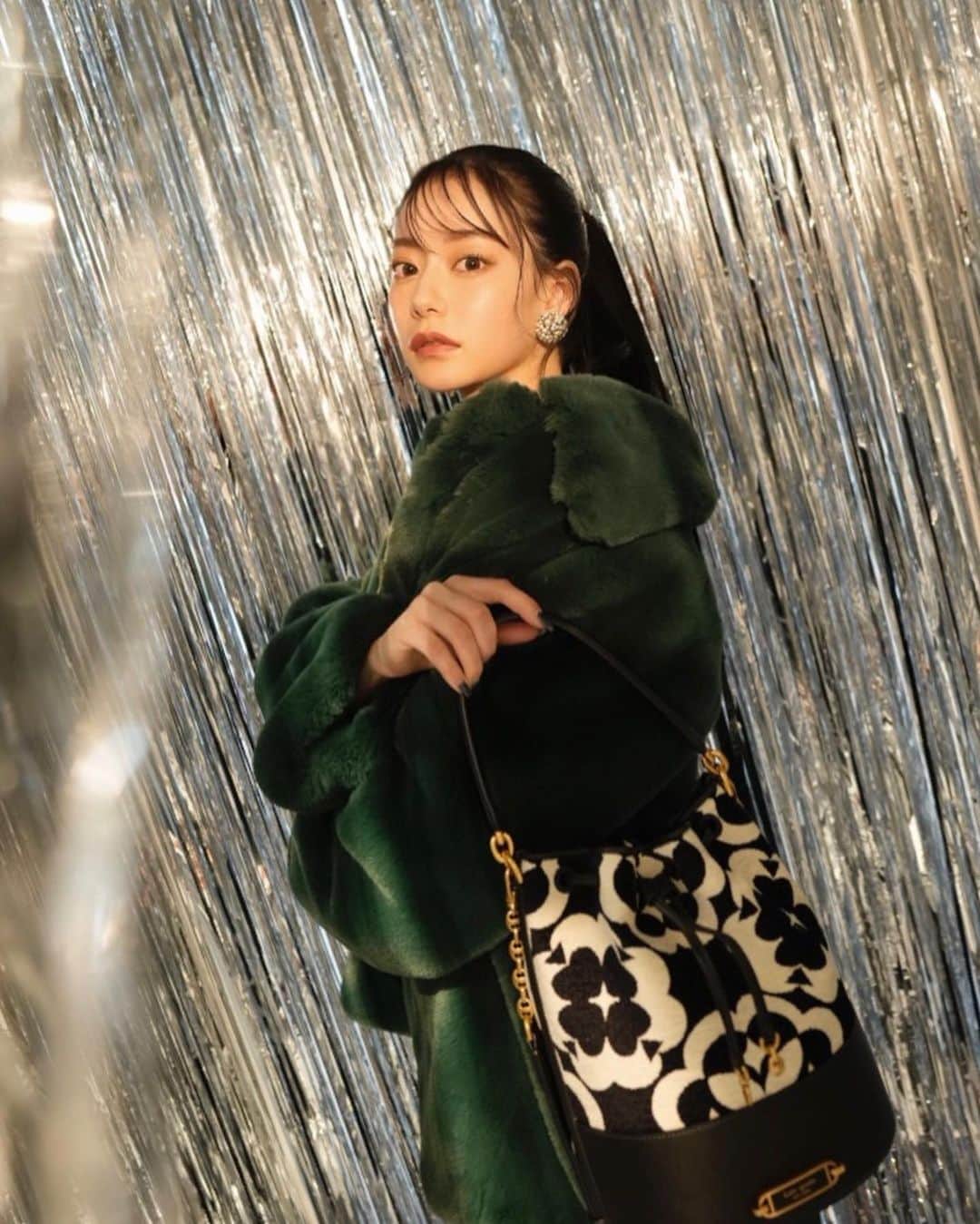 Nagomi（なごみ）さんのインスタグラム写真 - (Nagomi（なごみ）Instagram)「.  Kate Spade New York  "Let’s Have a Ball"Event in Harajuku ♠️  12月8日〜12月12日までZero Base神宮前で開催中！ 外観から内観まで全てキラキラの世界観で素敵すぎた🎄✨ クリスマスの雰囲気が味わえて最高すぎた.  来場ギフトもたくさんあるから 是非みんなも足を運んでみてください☺︎  @katespadejapan  #ケイトスペード  #スペードフラワー」12月8日 19時36分 - __nagomi32__