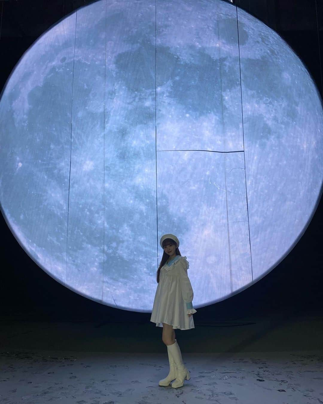 NiziUさんのインスタグラム写真 - (NiziUInstagram)「Blue Moonたくさん聞いてください🌙🤍 FNS歌謡祭とっても楽しかったです！ ・ ・ Blue Moon많이 들어주세용☺️🫶🏻 #niziu #withu #miihi #🐰🍞」12月8日 20時49分 - niziu_artist_official