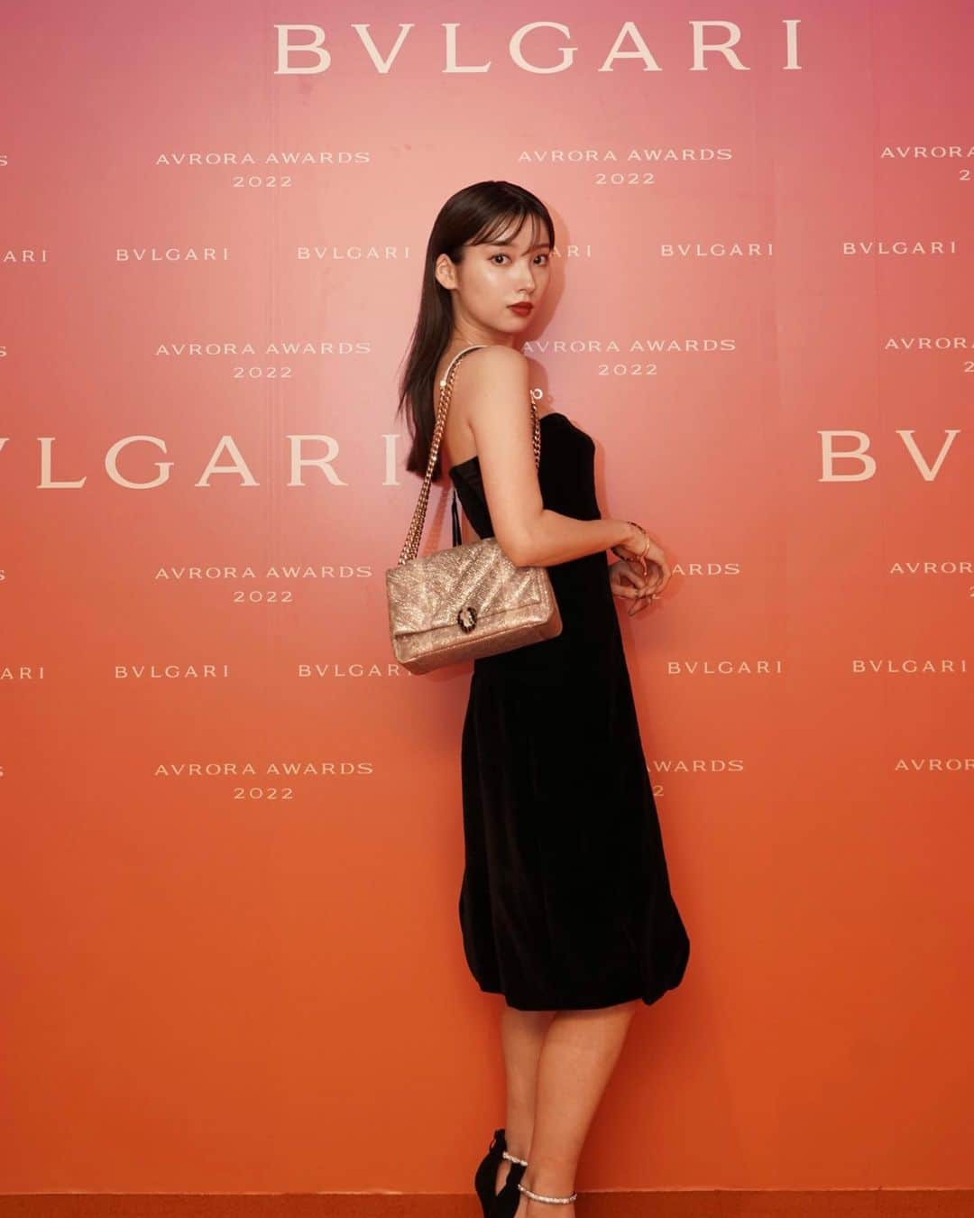 谷川菜奈さんのインスタグラム写真 - (谷川菜奈Instagram)「@bulgari 🖤  #Bulgari#InspiringWomen#Avroraawards」12月8日 21時42分 - pechi.130