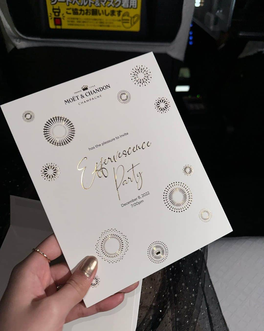 蜂谷晏海さんのインスタグラム写真 - (蜂谷晏海Instagram)「テーマカラーはゴールドだったので、アクセサリーとネイルはゴールドに✨ メイクもゴールドラメ散りばめました🥂👀 会場は東京タワーのふもと🗼 なんとも華やかな夜でした🫦 #moetchandon #moët  #champagne #party #東京タワー　　 一応これも、#ぷはあみら　？」12月9日 15時28分 - hachiyaami